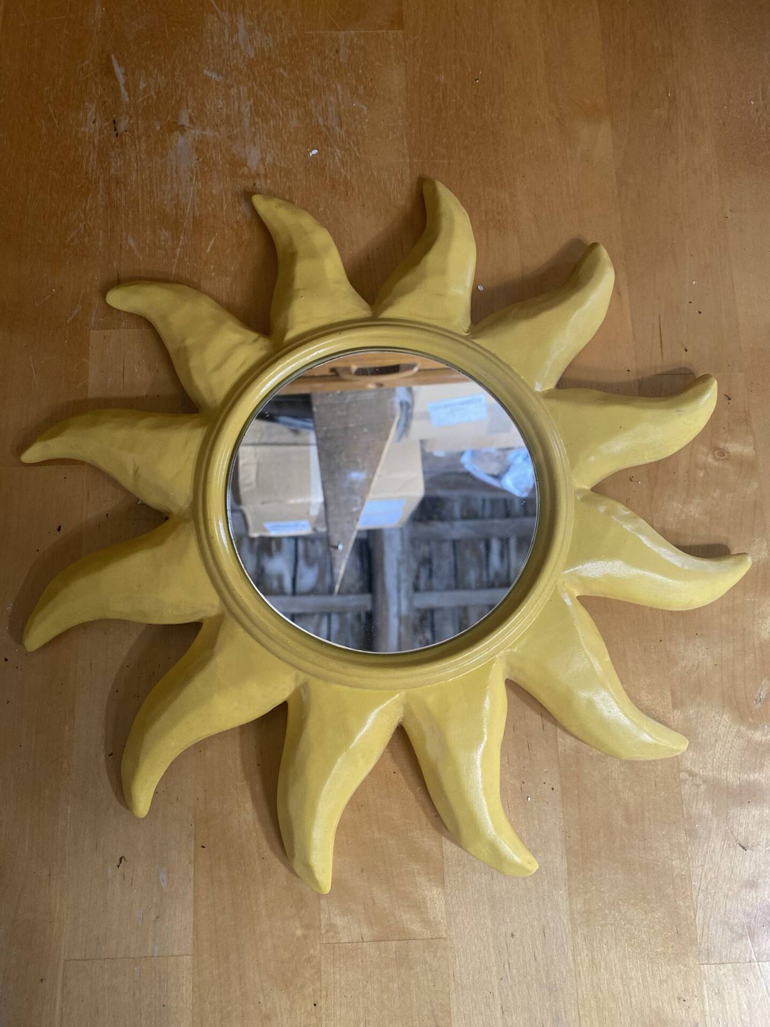 Miroir soleil ancien D. Dinis en céramique jaune
