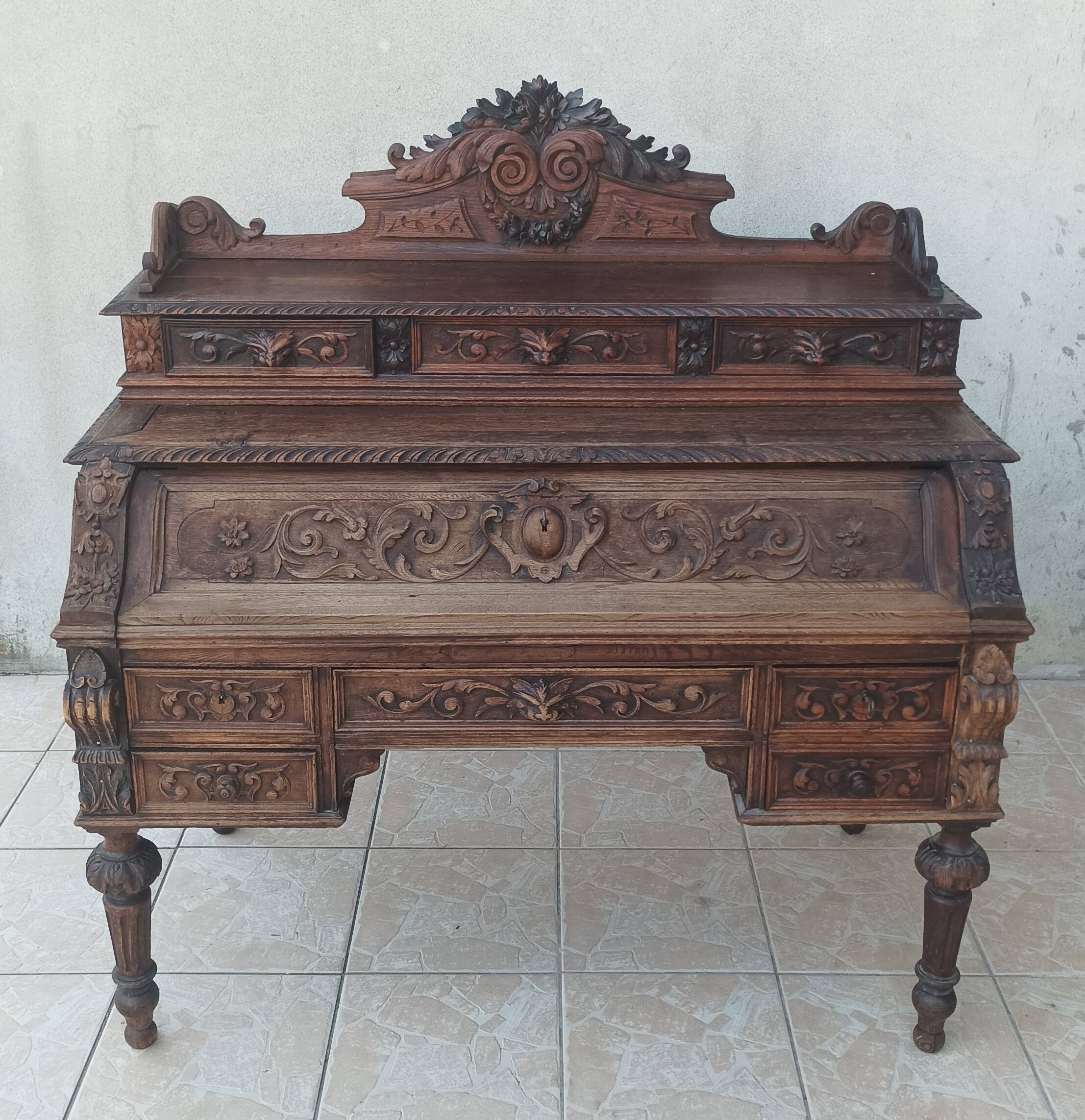 Louis XIII cylinder desk in oak, 19th century