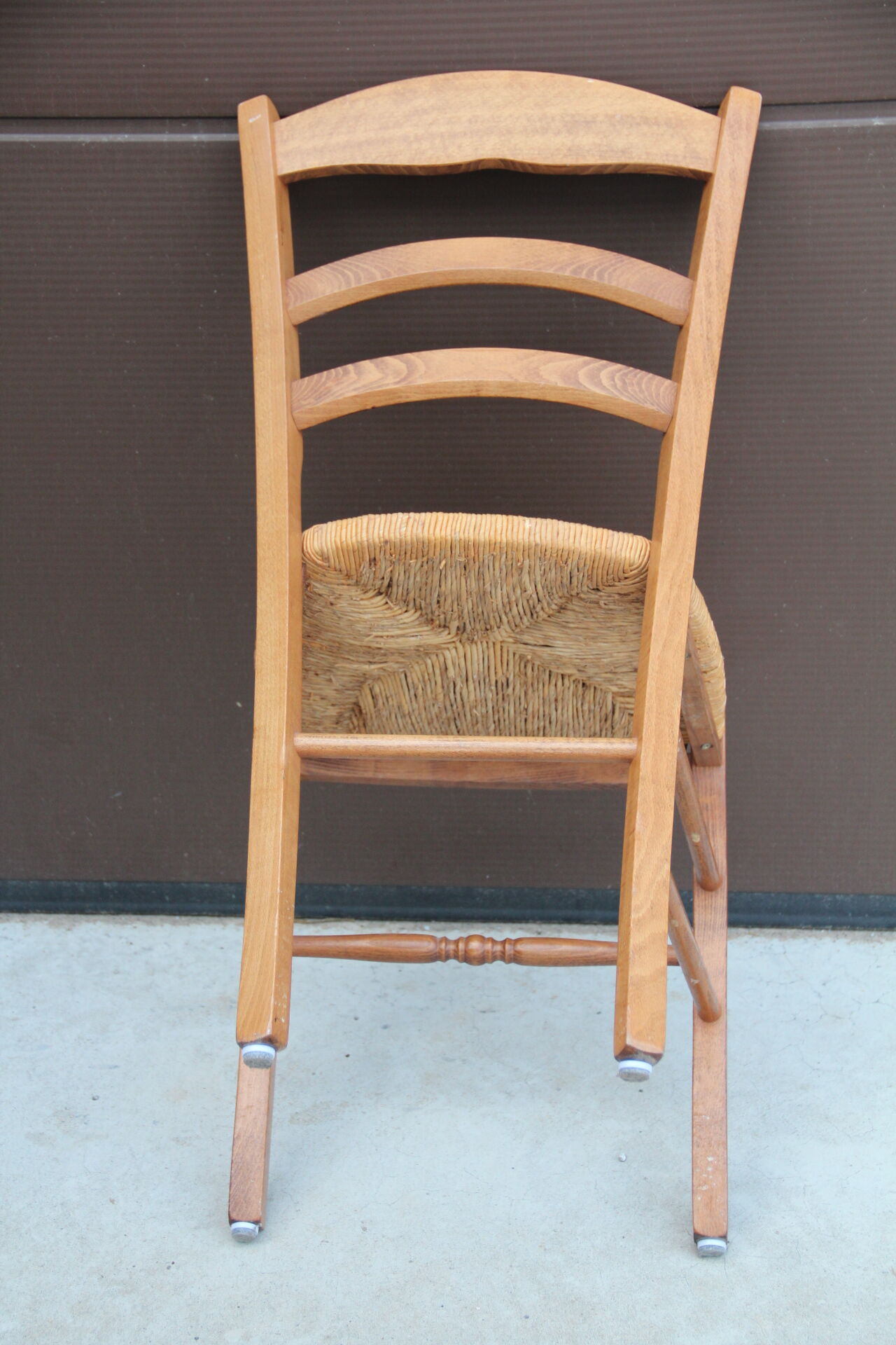 Chaise paillée de ferme