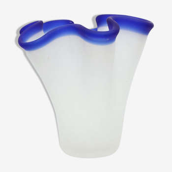 Vase mouchoir verre sablé bords bleus