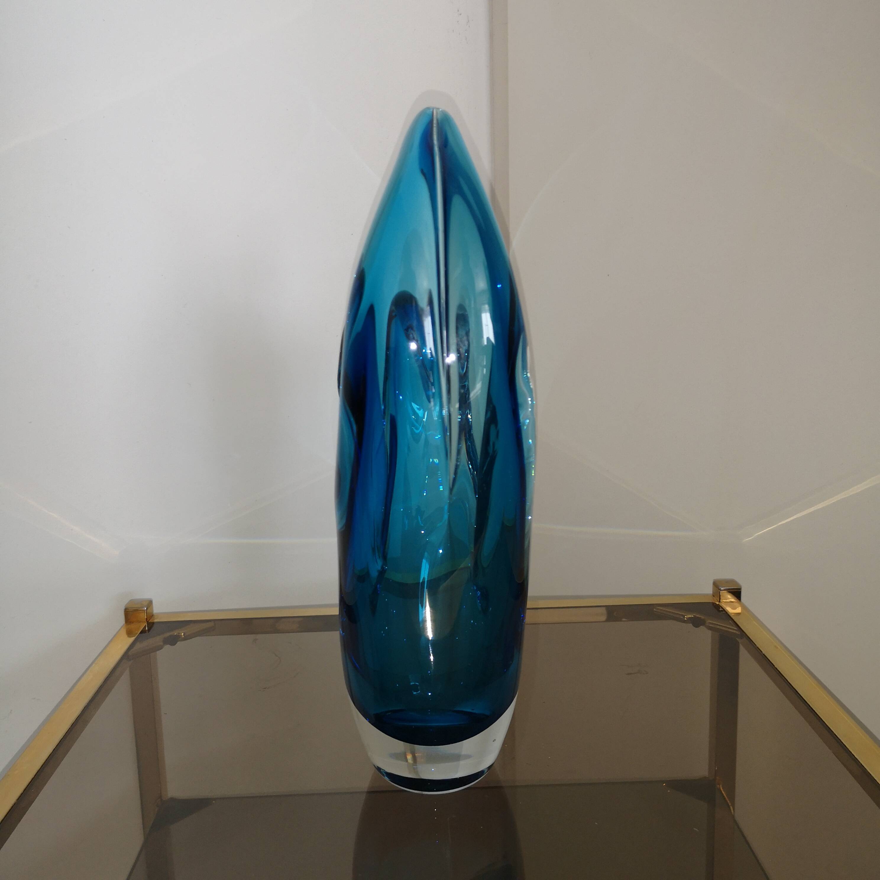 Vase sculptural organique en cristal d'art bleu cobalt, 1960