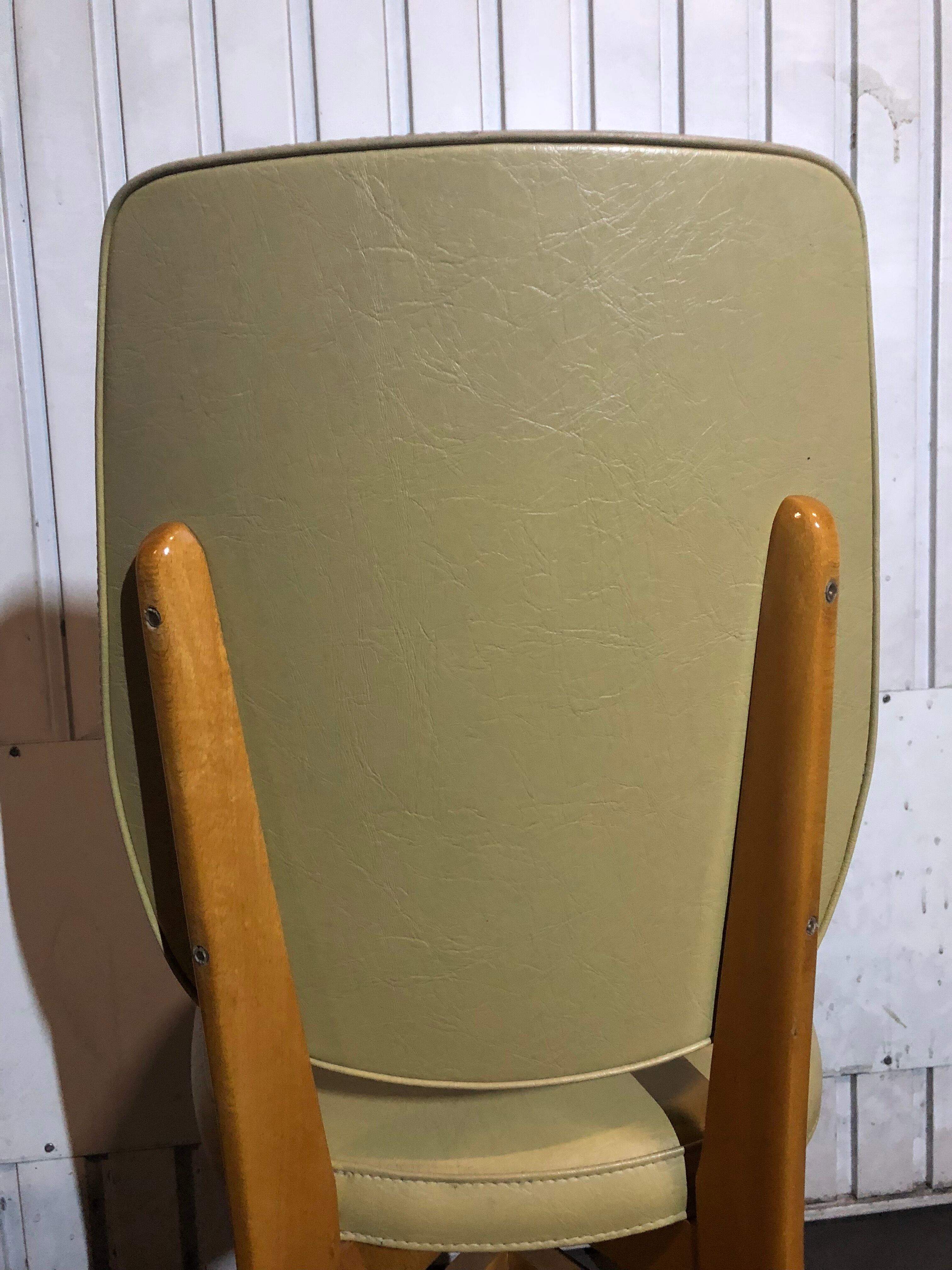 Nice lot of 2 High Chair in skai