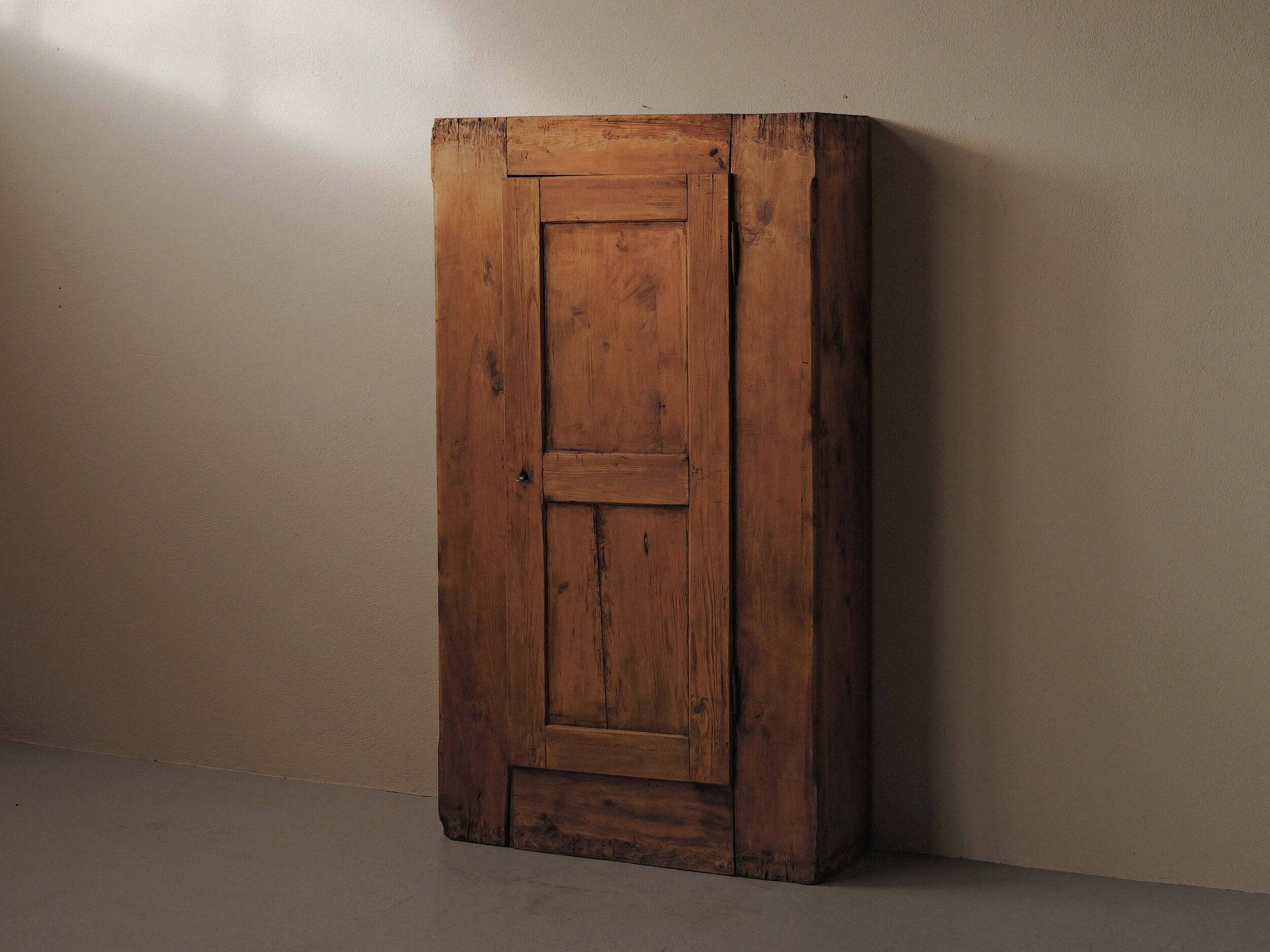 Mountain bonnetière in solid pine, Savoie, 19th century