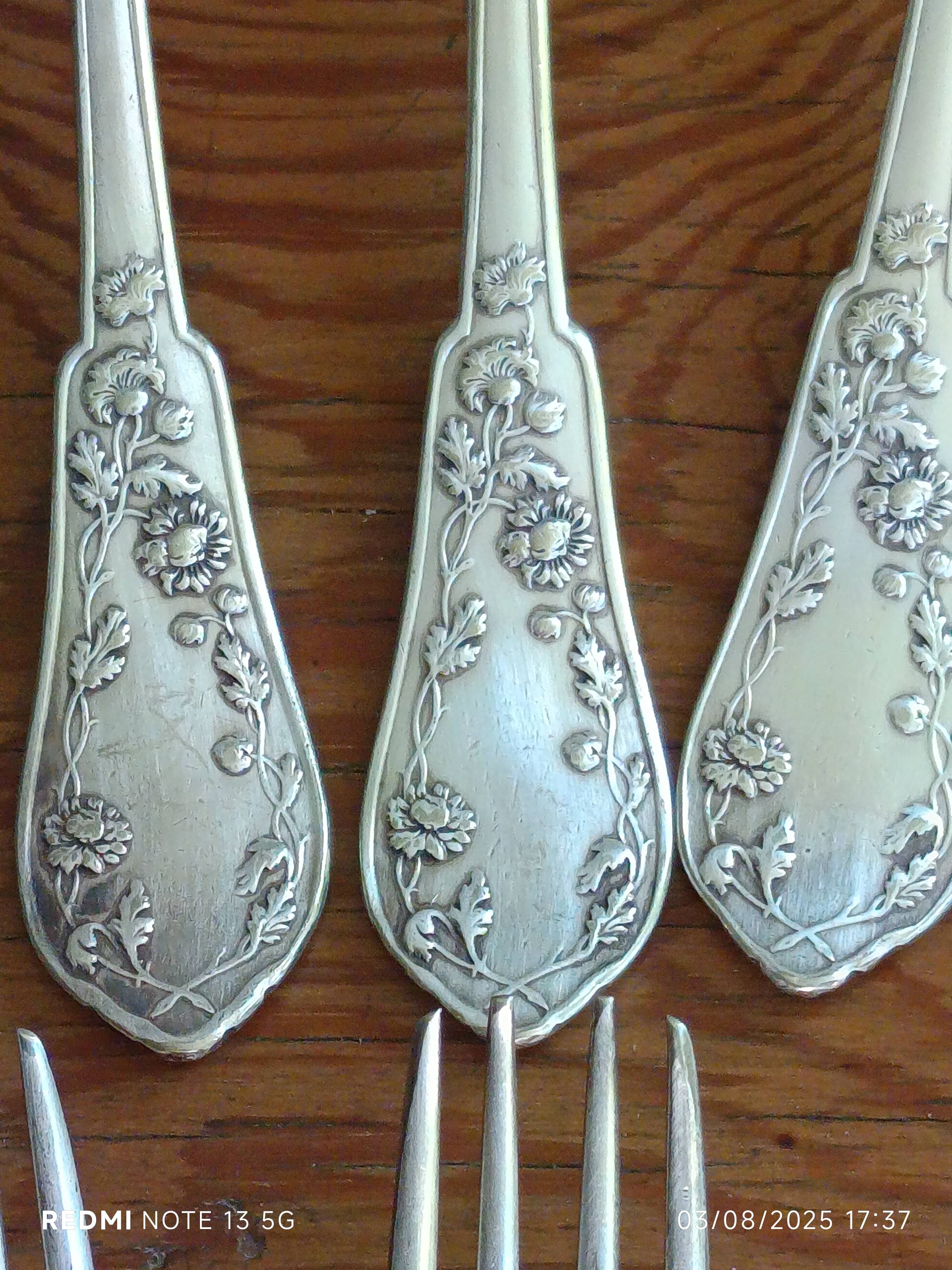 9 silver-plated Art Nouveau forks 1900-1920 with daisy decoration