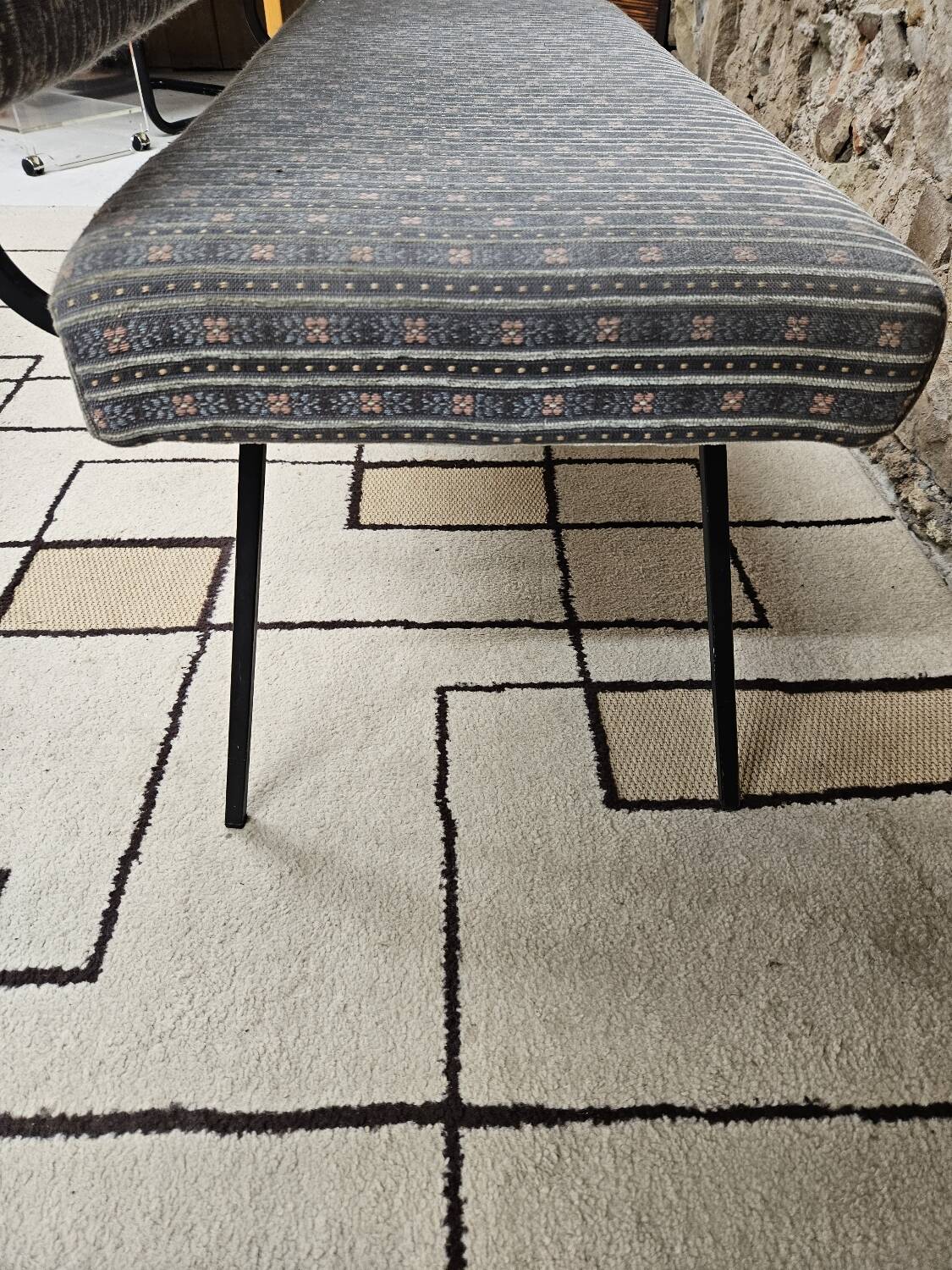 Vintage Knoll style bench with metal legs