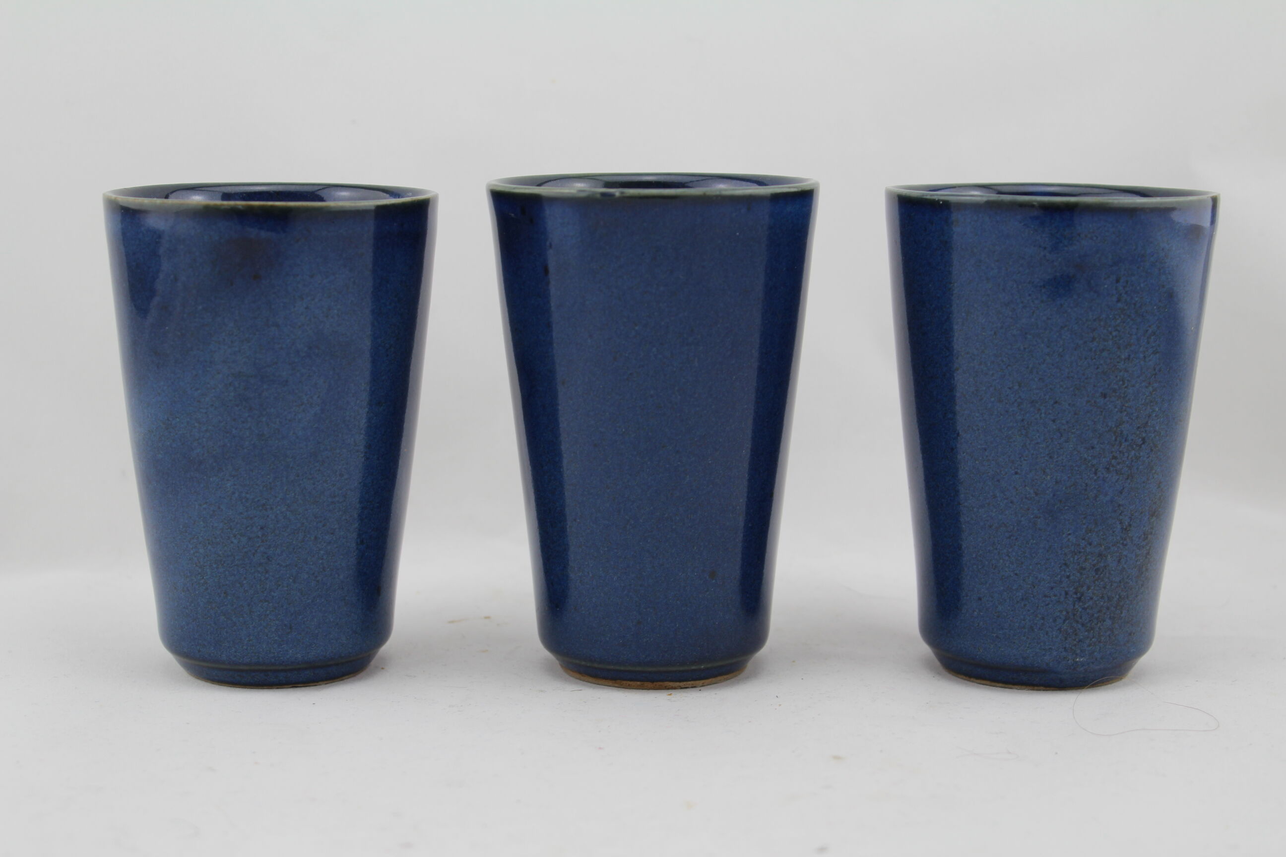 Lot de 3 gobelets en céramique bleue de Taizé