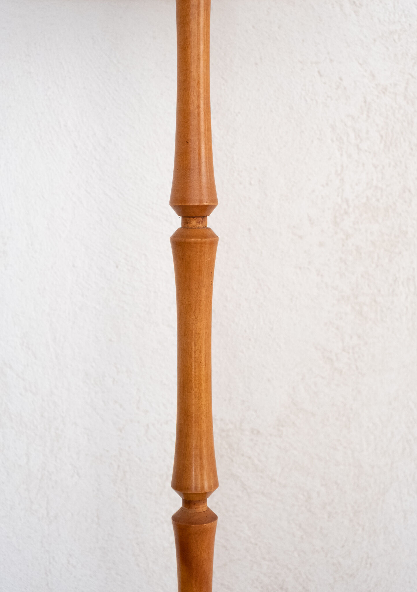 Wooden floor lamp with cotton rope shade