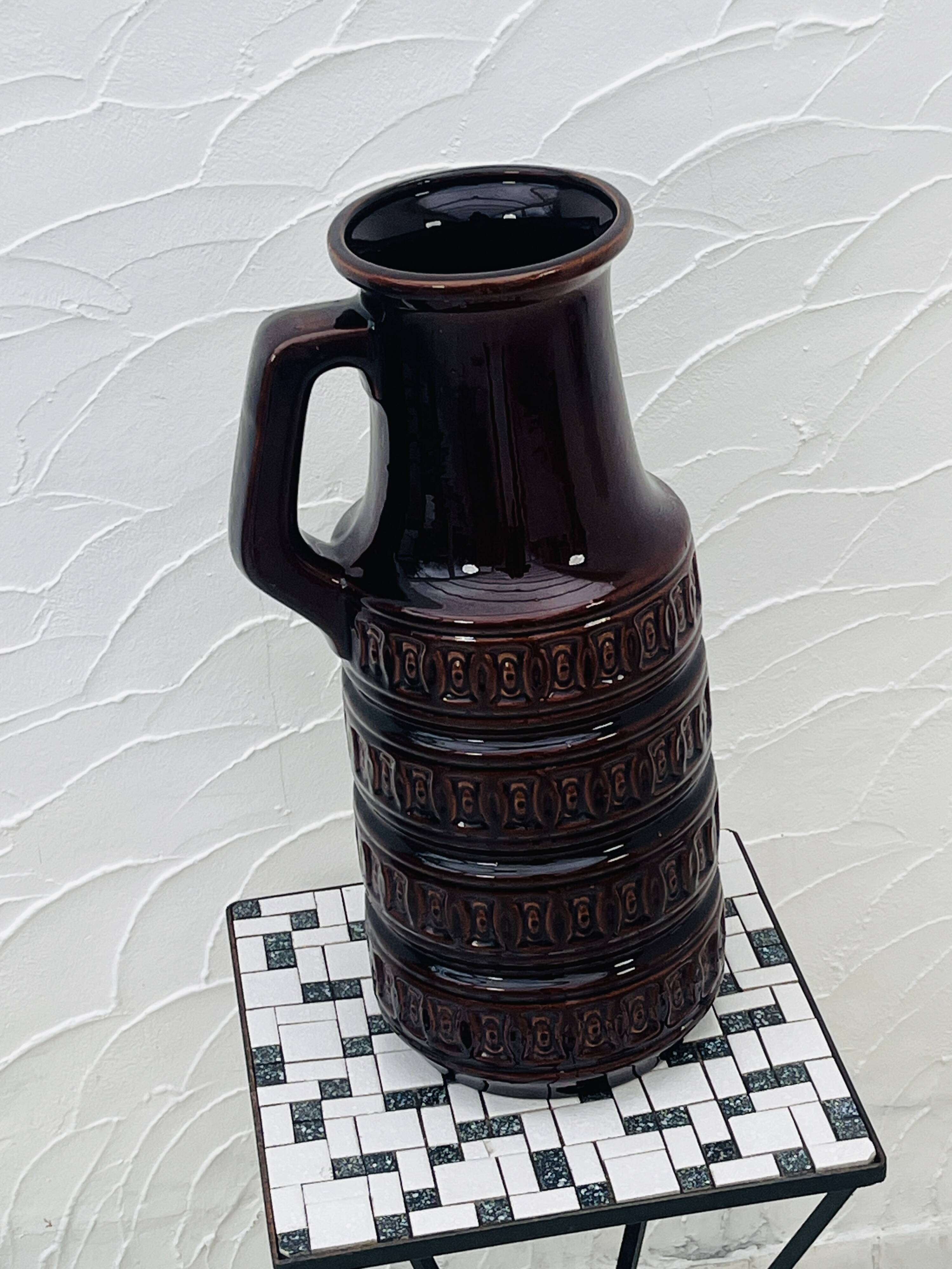 Vase West Germany brown with geometric relief from the 1970s.