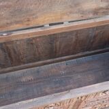 Coffre haut ancien en bois