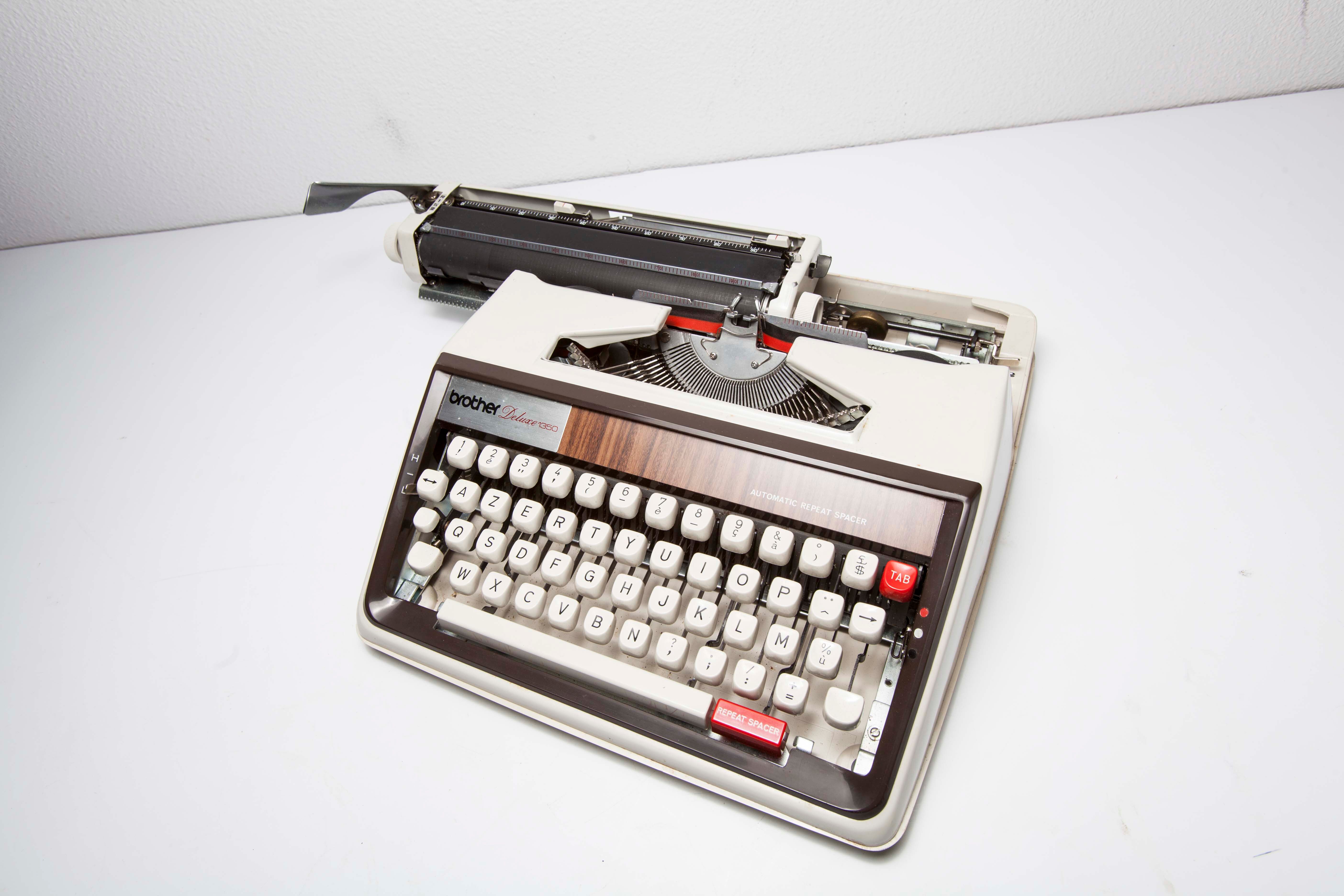 Brother Deluxe 1350 revised typewrite 1971