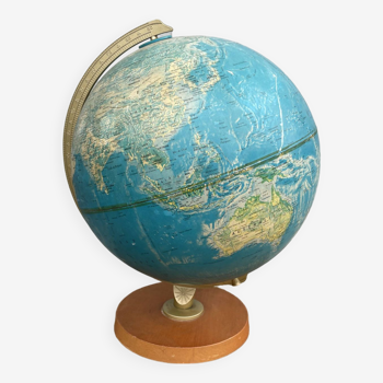 Luminous earth globe