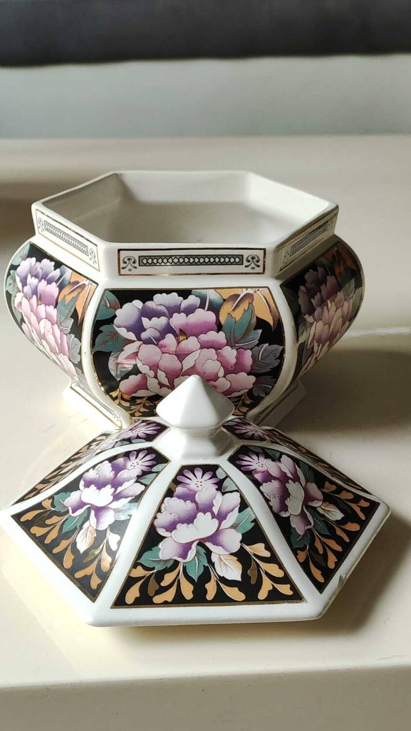 Candy jar/tea pot/Ginger. Asian style, Floral/peony motifs. Exclusive decor, Made in Italy