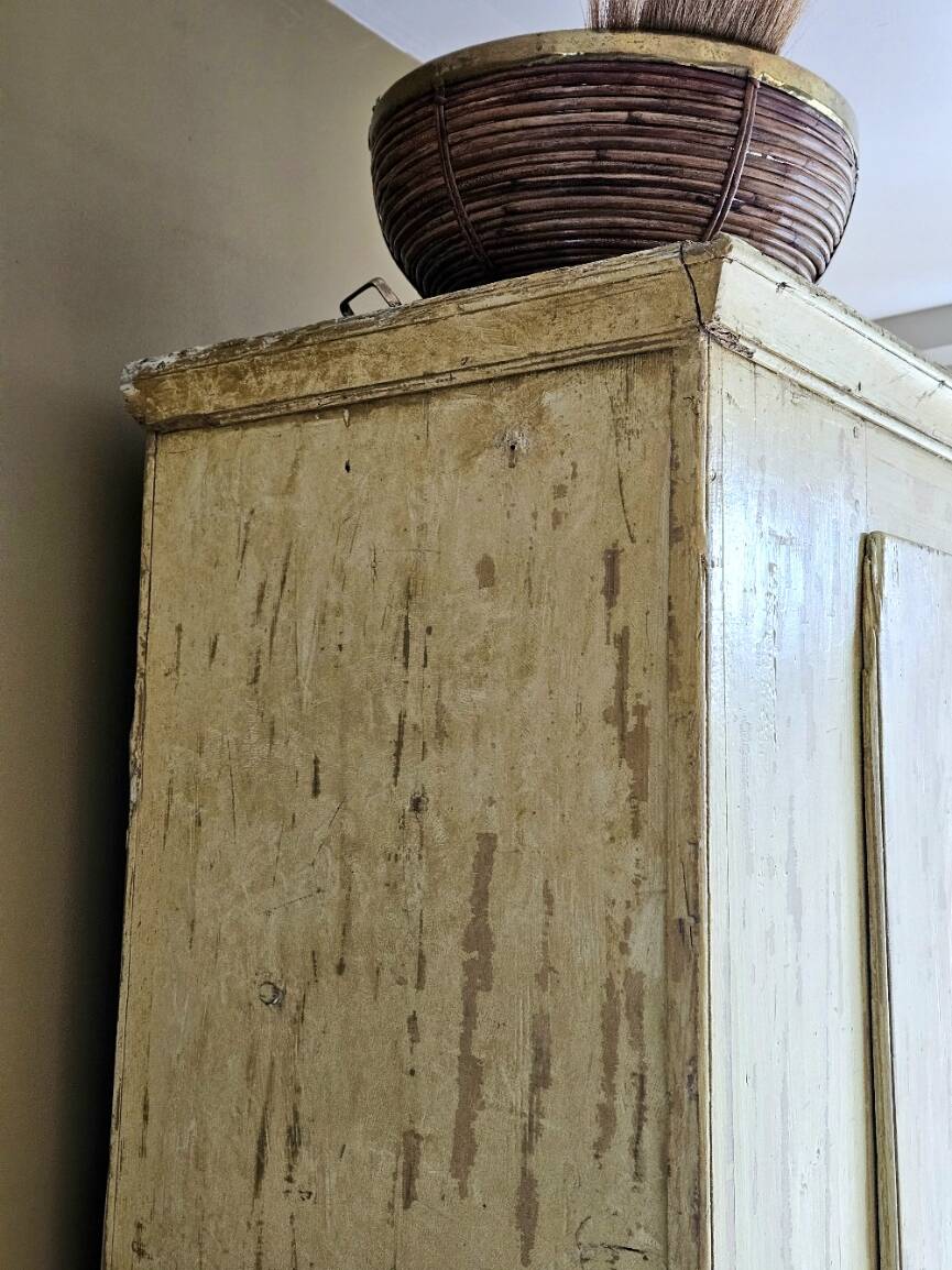 19th-century bonnetière wardrobe | Claudia