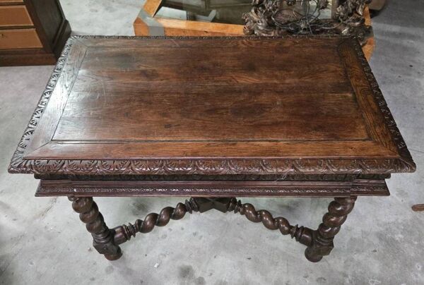 table bureau de style Renaissance / Henri II en chêne massif richement scul