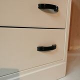 White chest of drawers