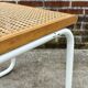 Chaise Cesca modèle b32 en blanc et bois par Marcel Breuer