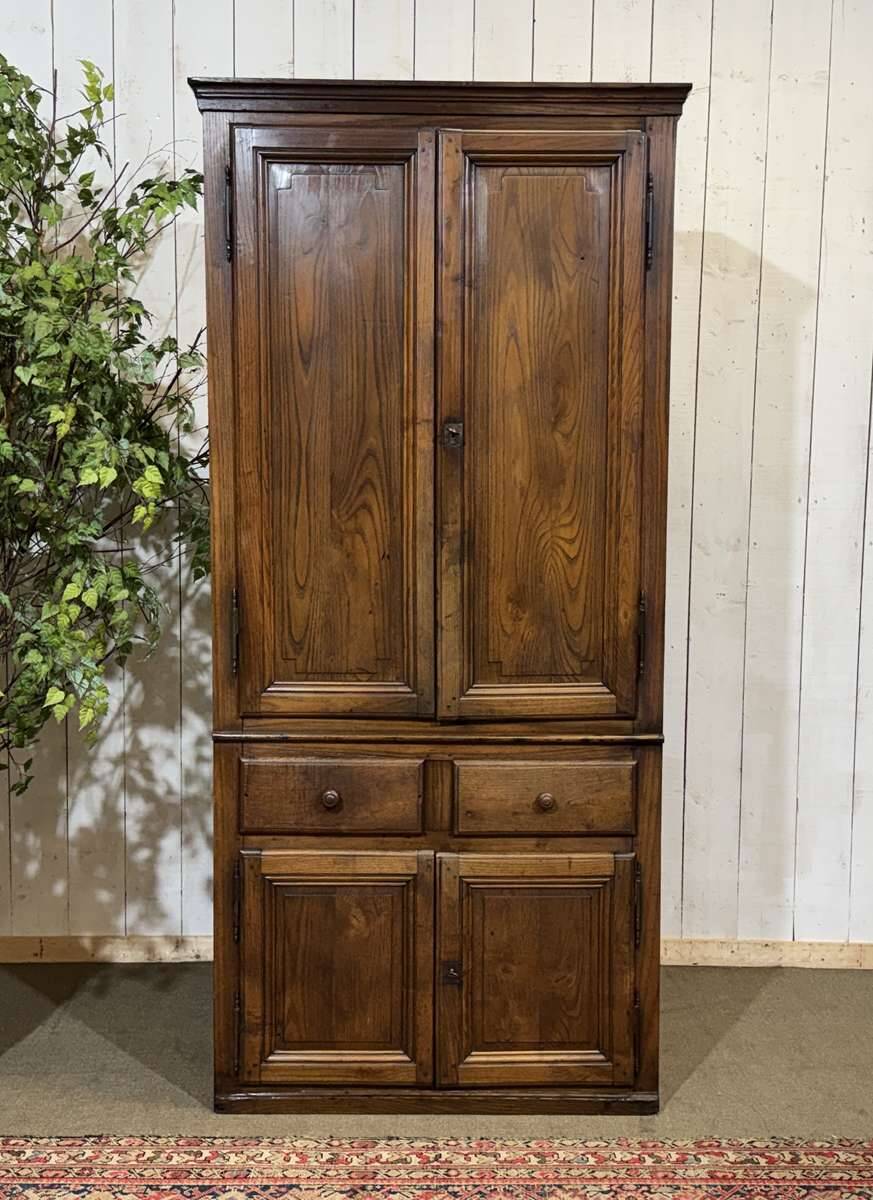 4-door buffet in chestnut from the late 19th century, originating from an old shop.