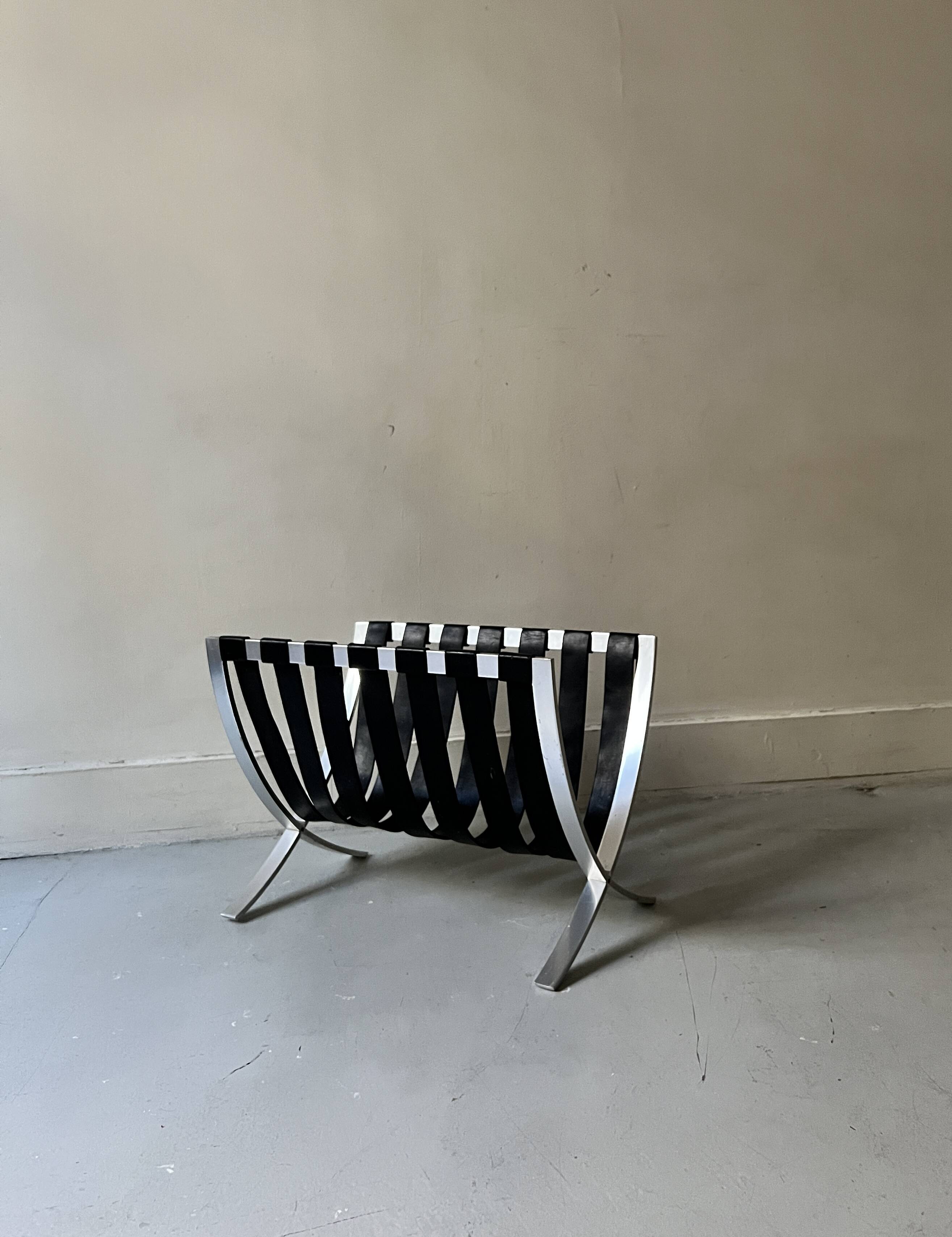 Large Barcelona magazine rack in chrome and leather straps, design circa 1970