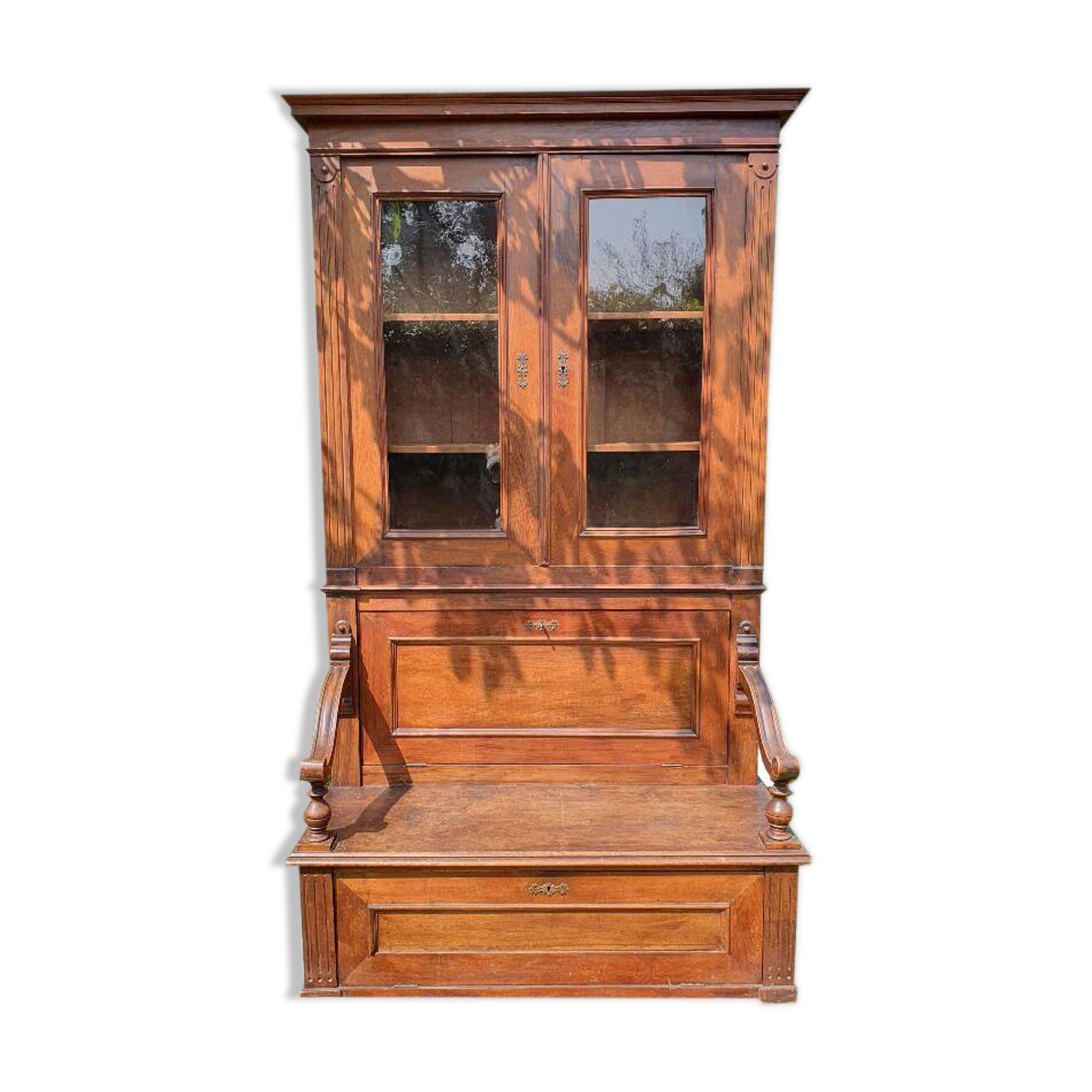 Vitrine avec banquette de salle d'attente de médecin XIXème siècle période