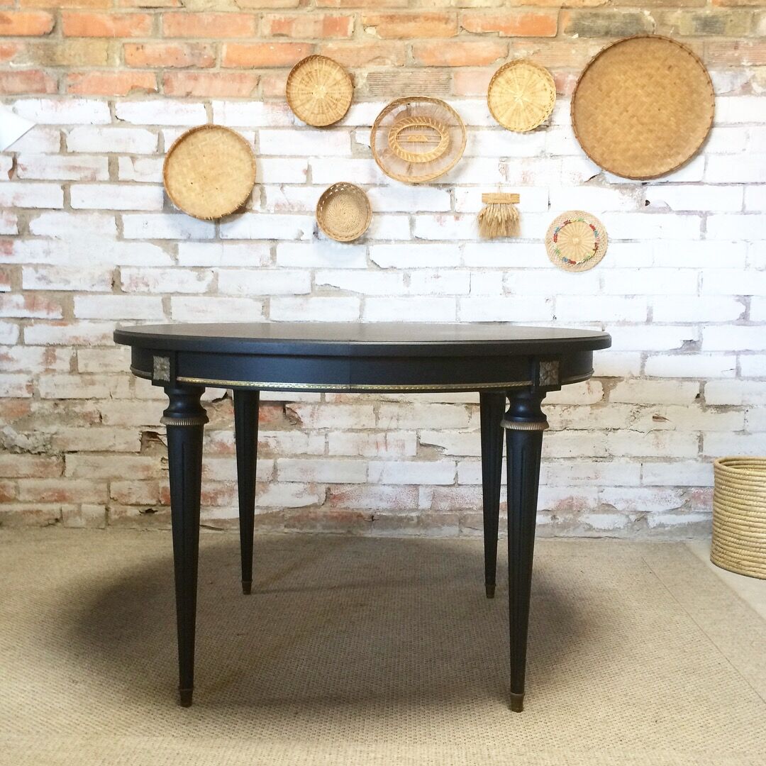 Louis XVI style extendable round table