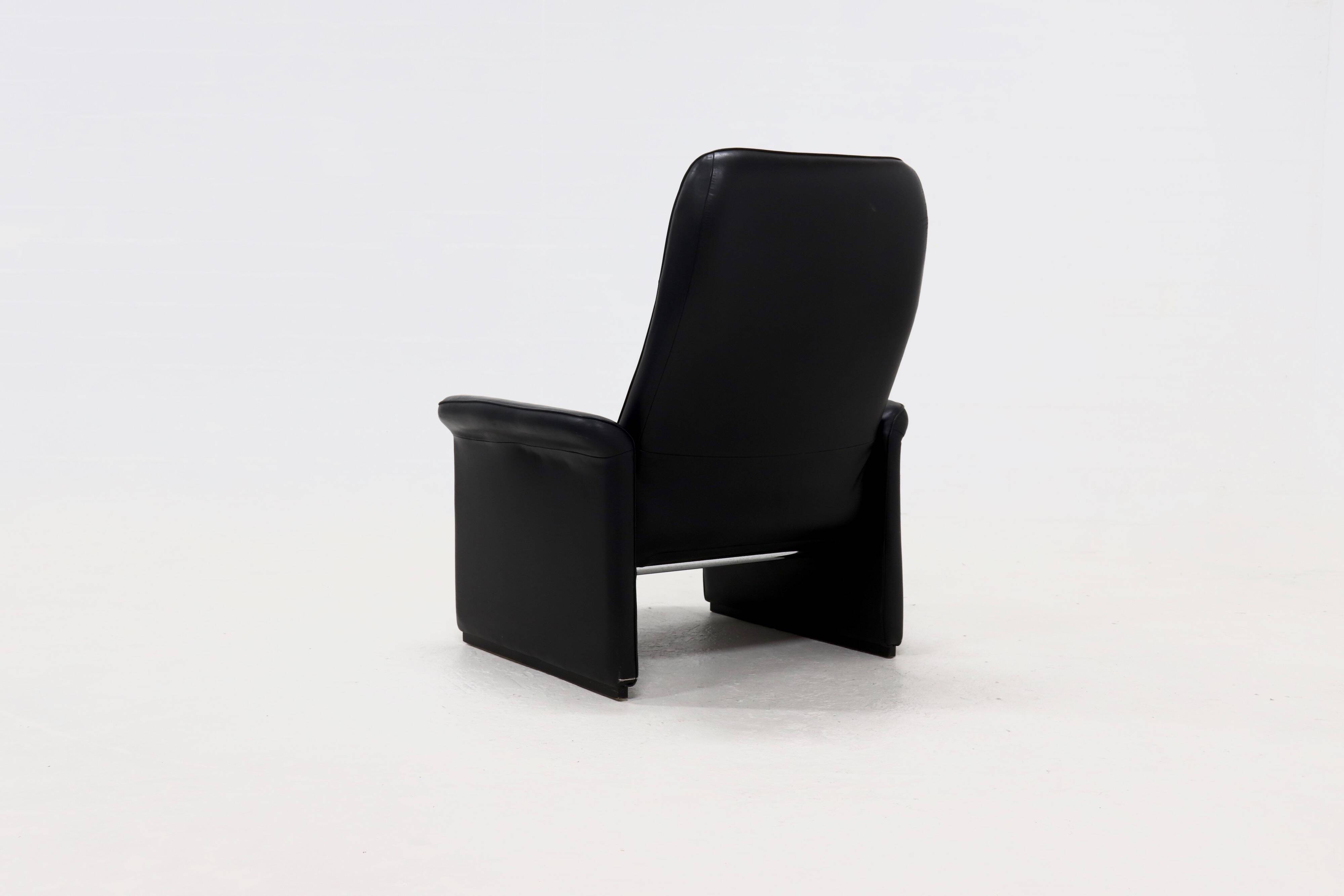 DS50 black leather lounge chair by De Sede Switzerland 1980s