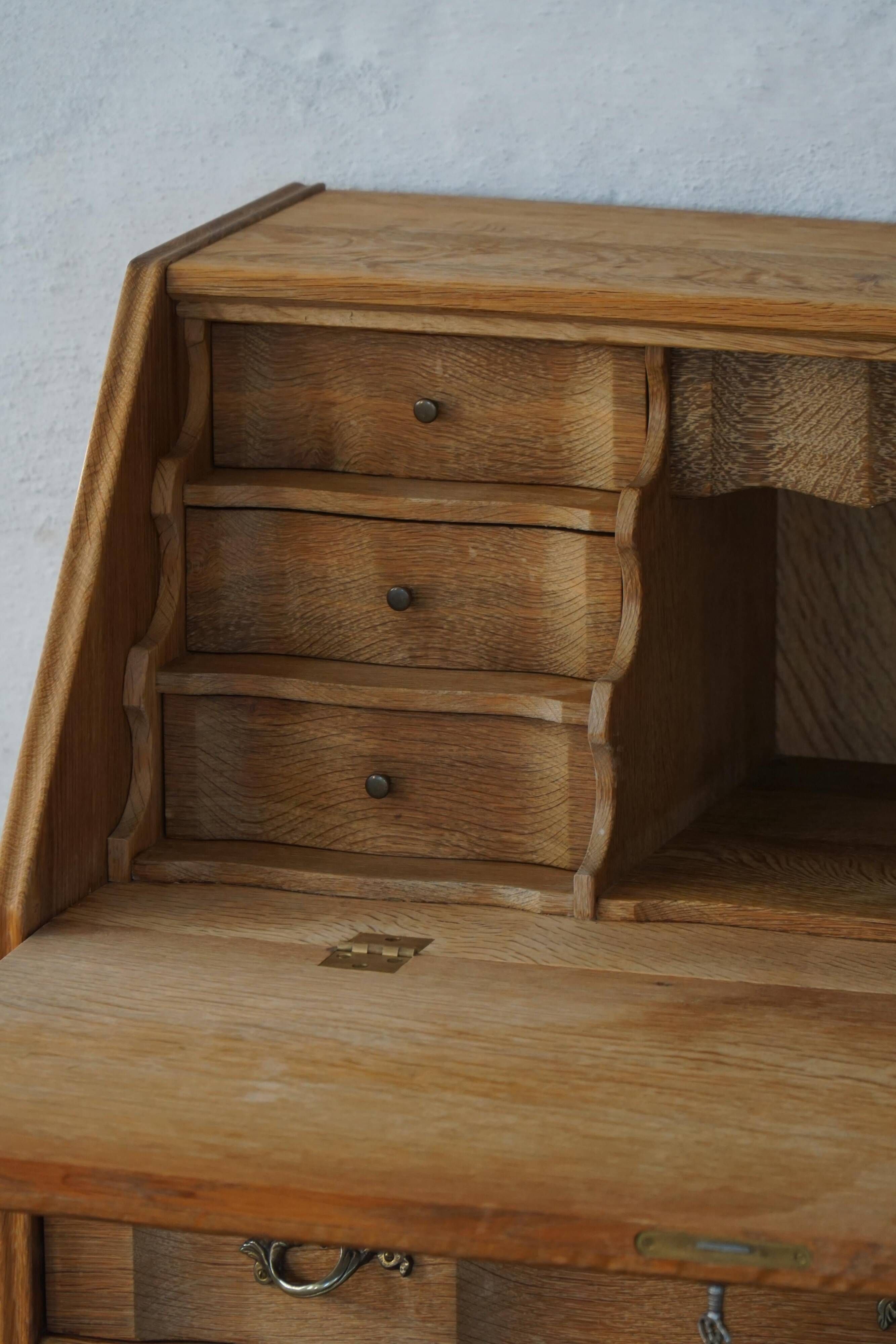 Milieu du 20e siècle, Danis Modern Oak Drop-Front Secretary Desk / Bureau