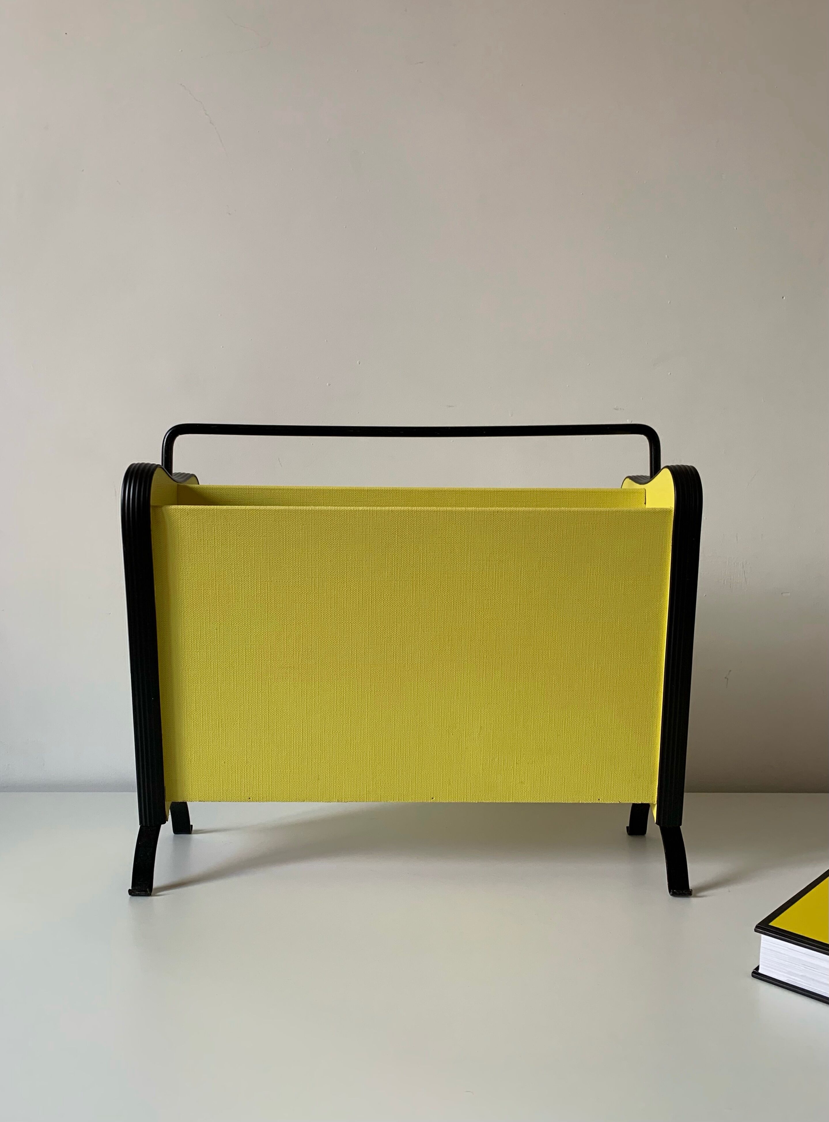 Magazine holder