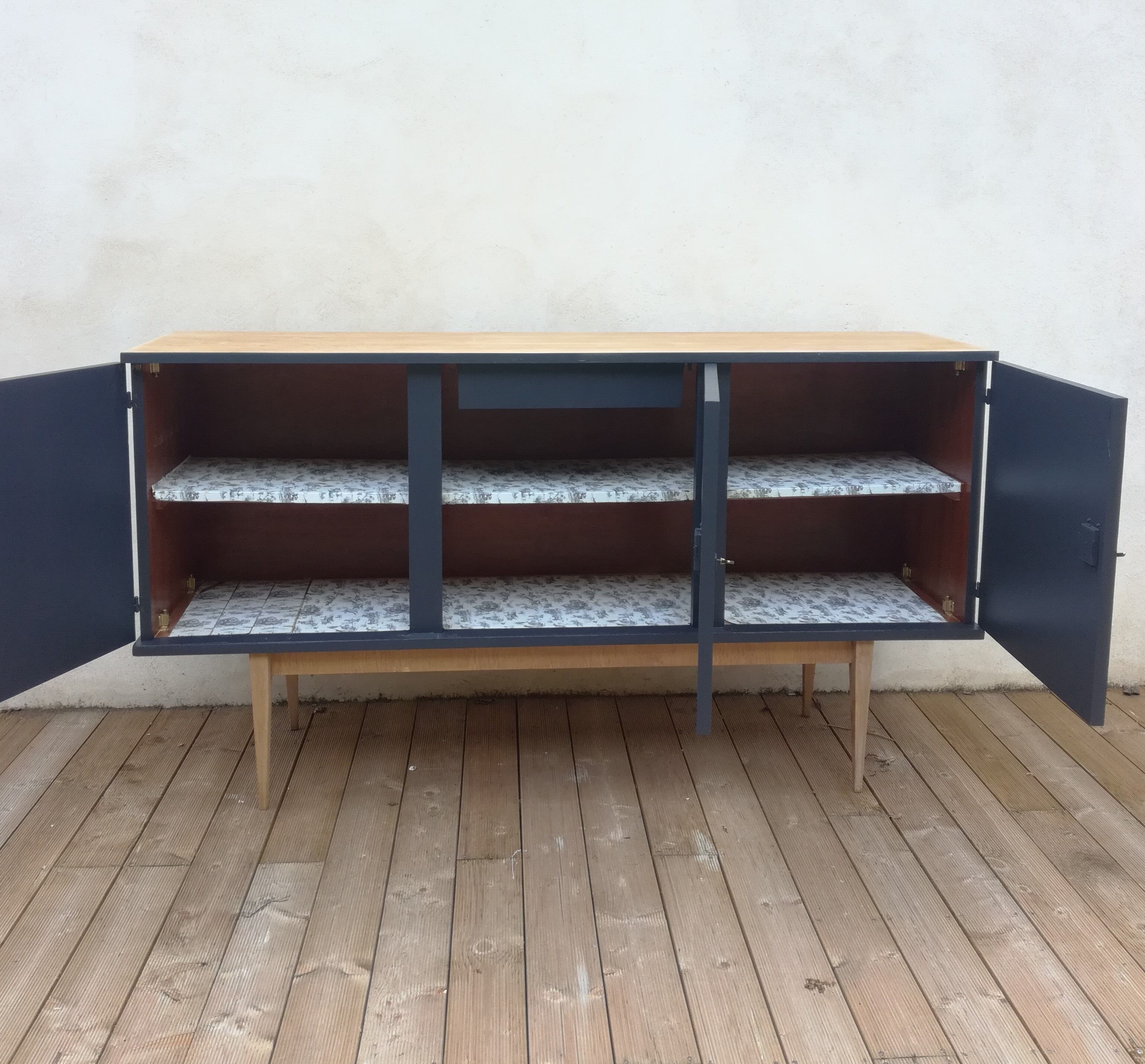 Compass feet sideboard