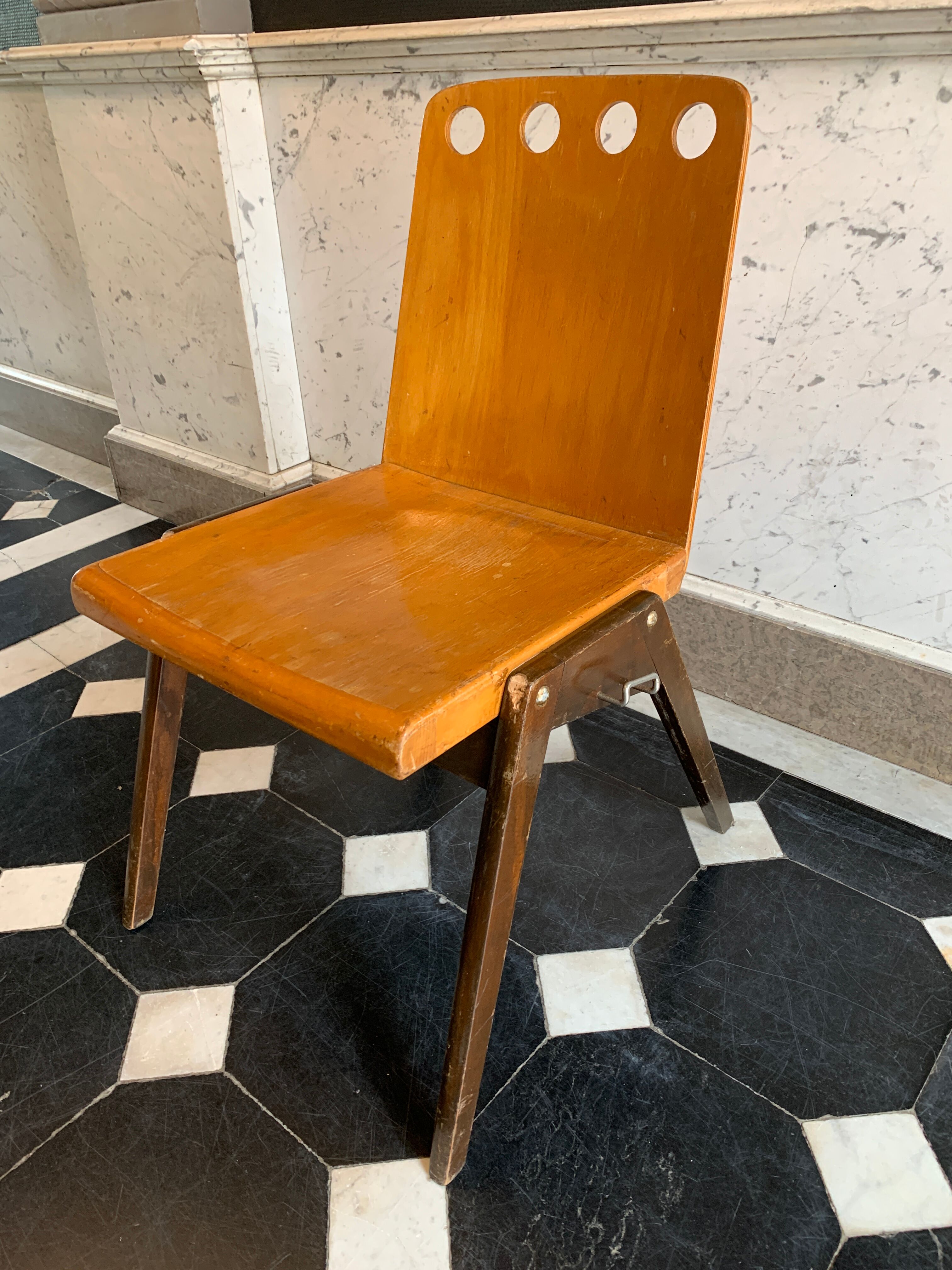 Series of 6 stackable industrial chairs, Roland Rainer for Emil & Alfred Pollak, ca 1950