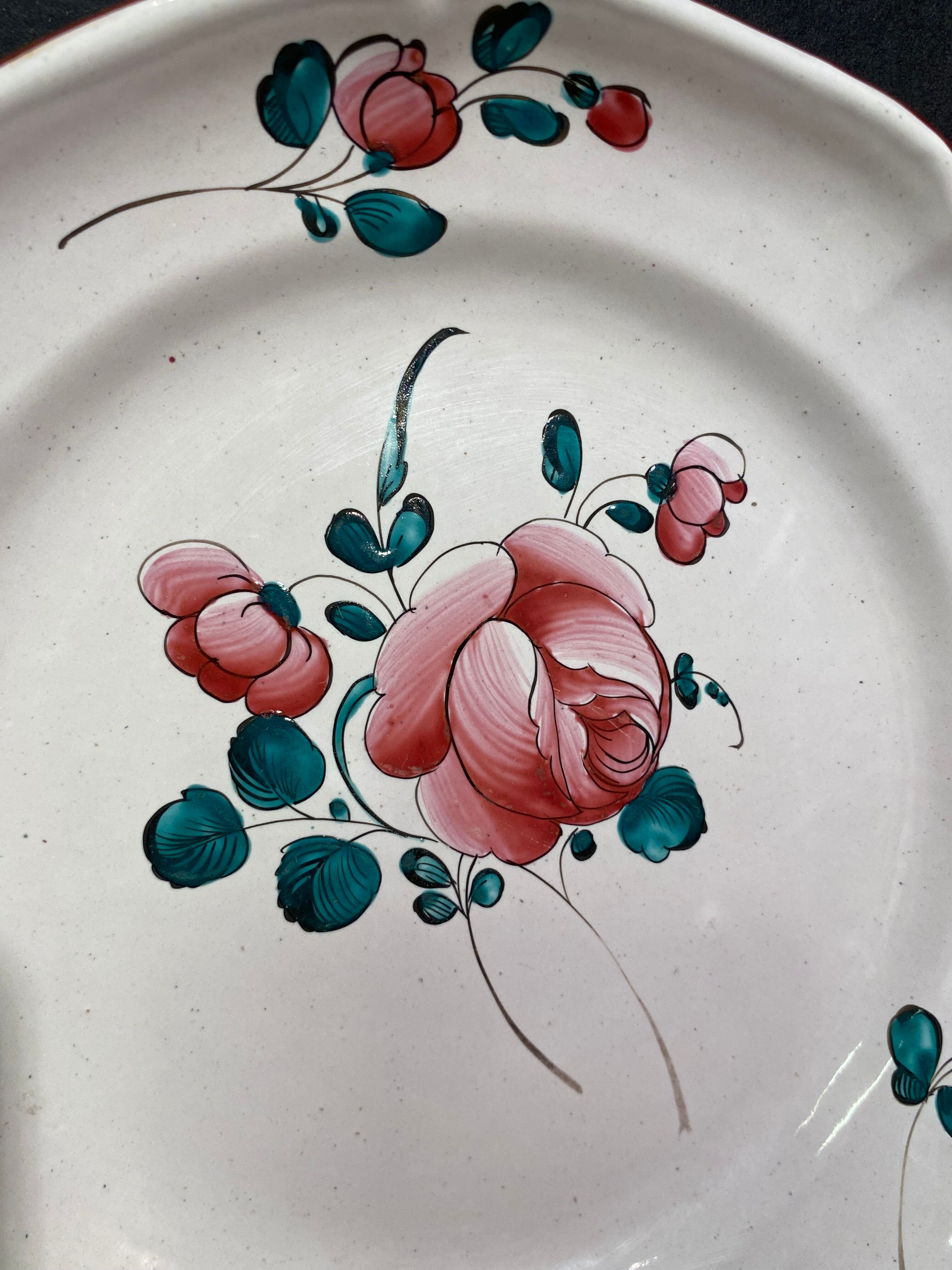 Pair of earthenware plates from the East nineteenth with floral decoration
