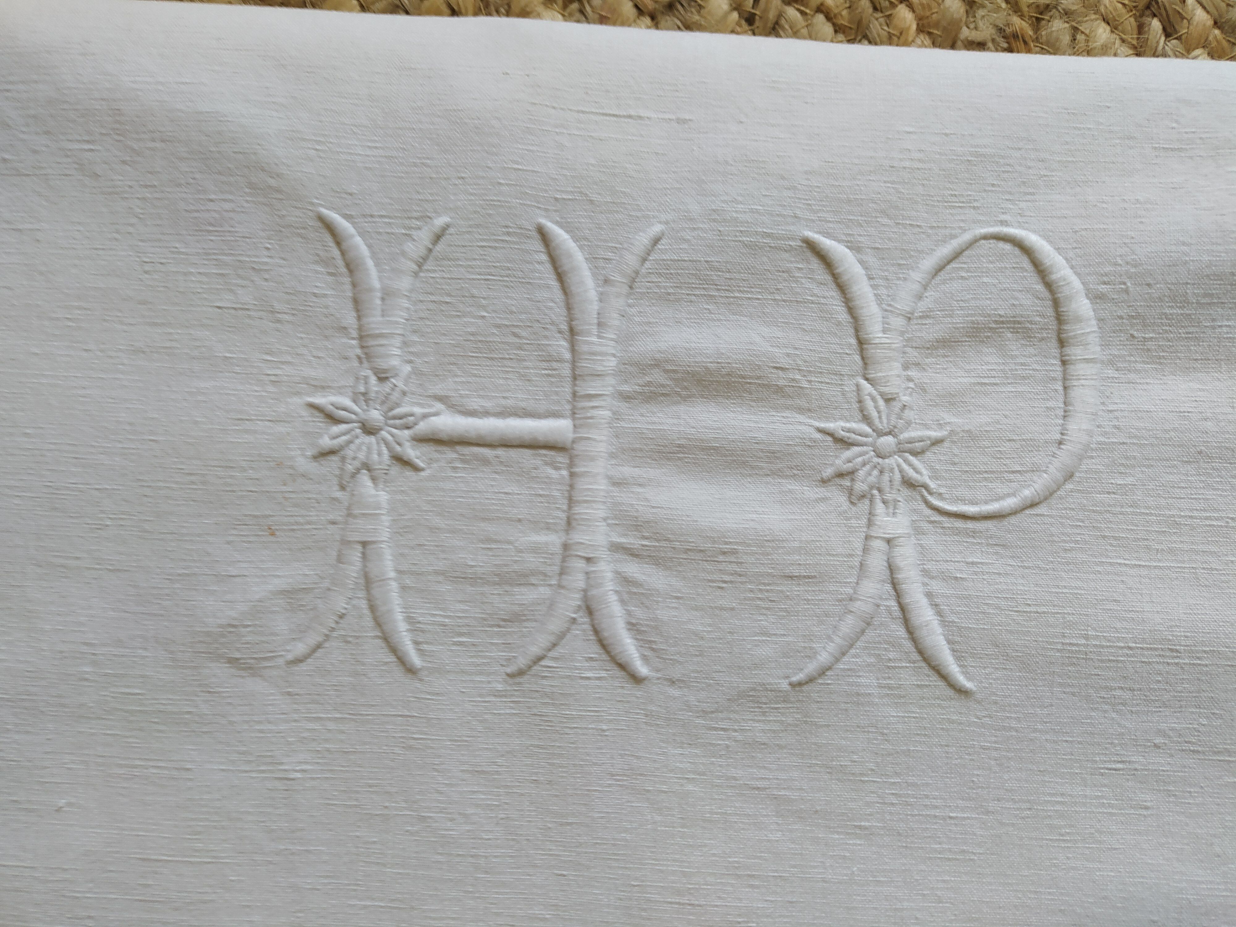 Old flat sheet with festoons 140 embroidered monogram initials HP
