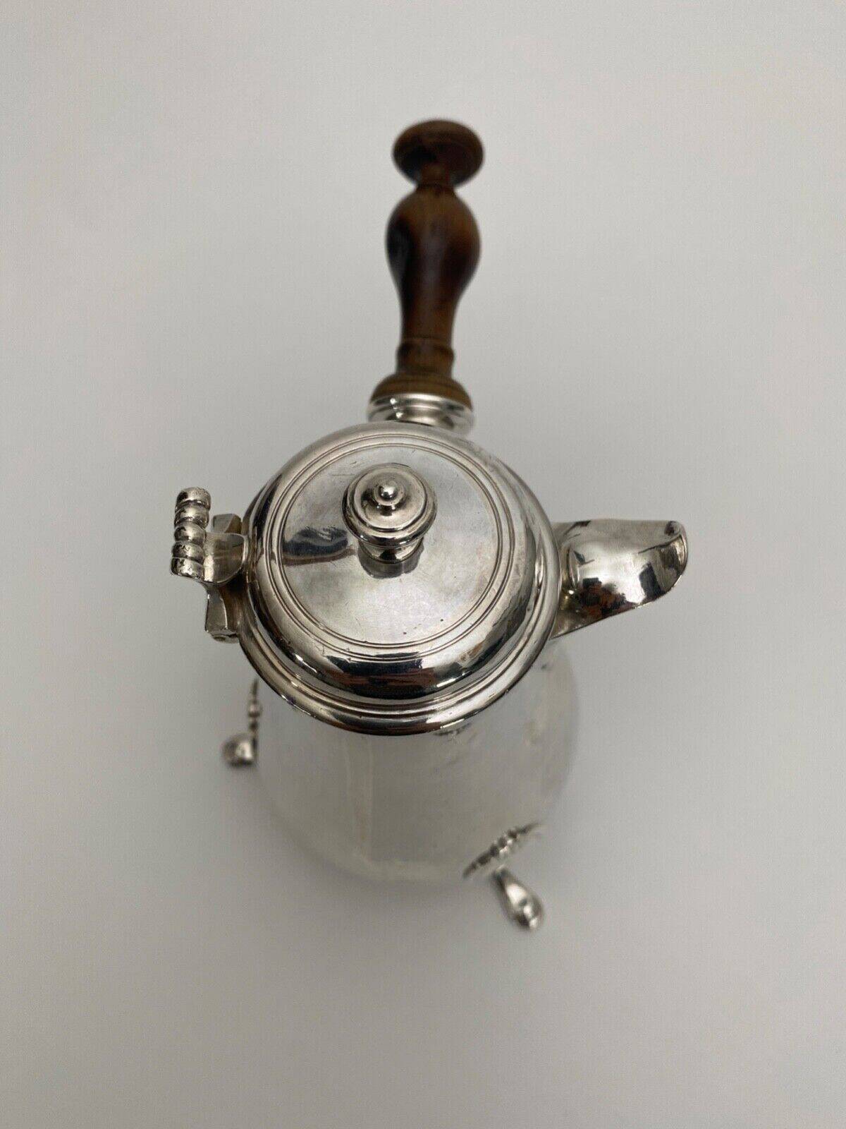 Tripod chocolate jug in silver from the 18th century Farmers General 378 grams