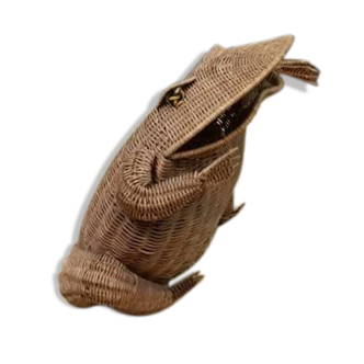 Frog magazine door rattan