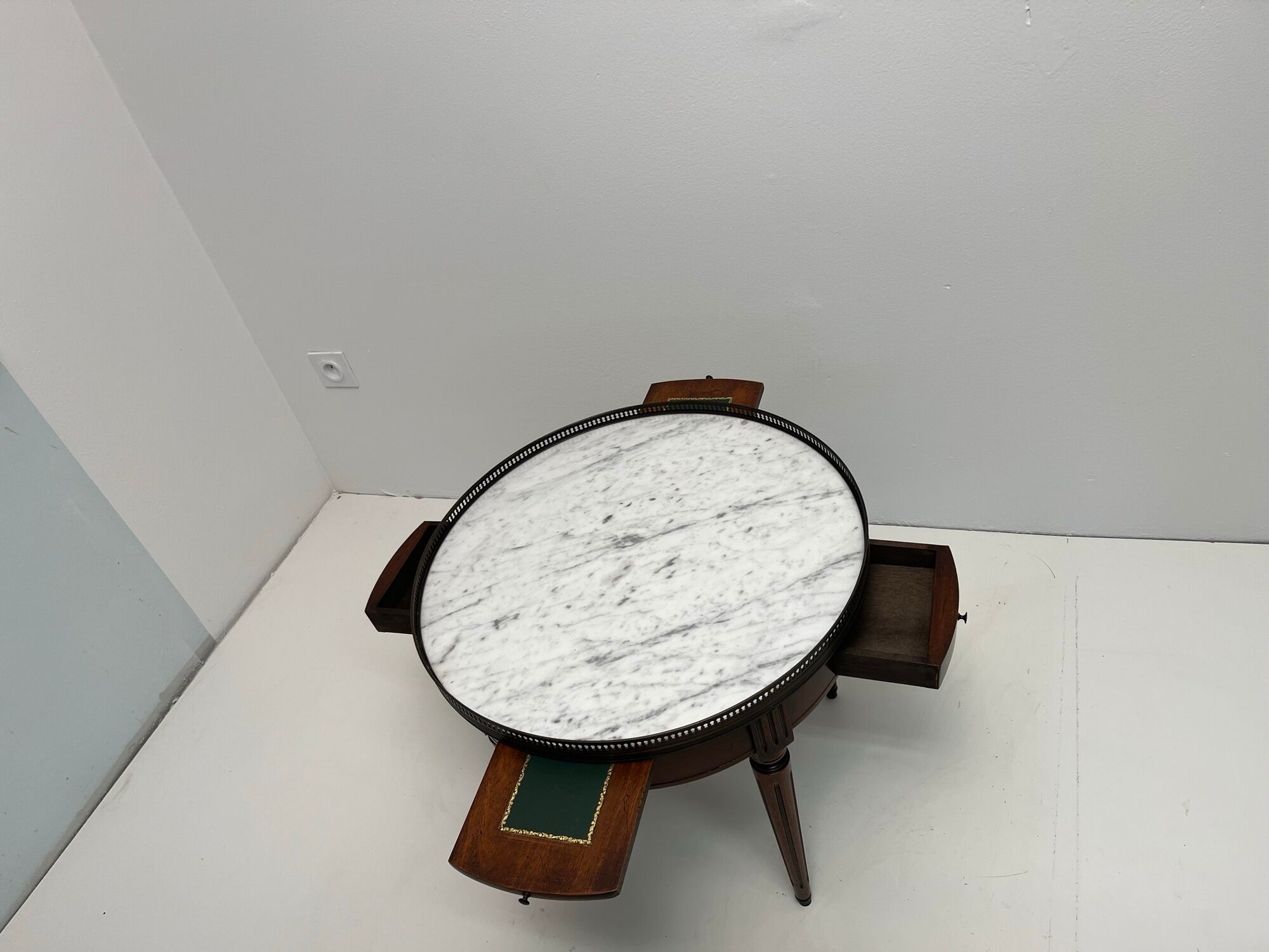 Table hot water bottle Louis XVI mahogany marble white gilded brass XIXth century