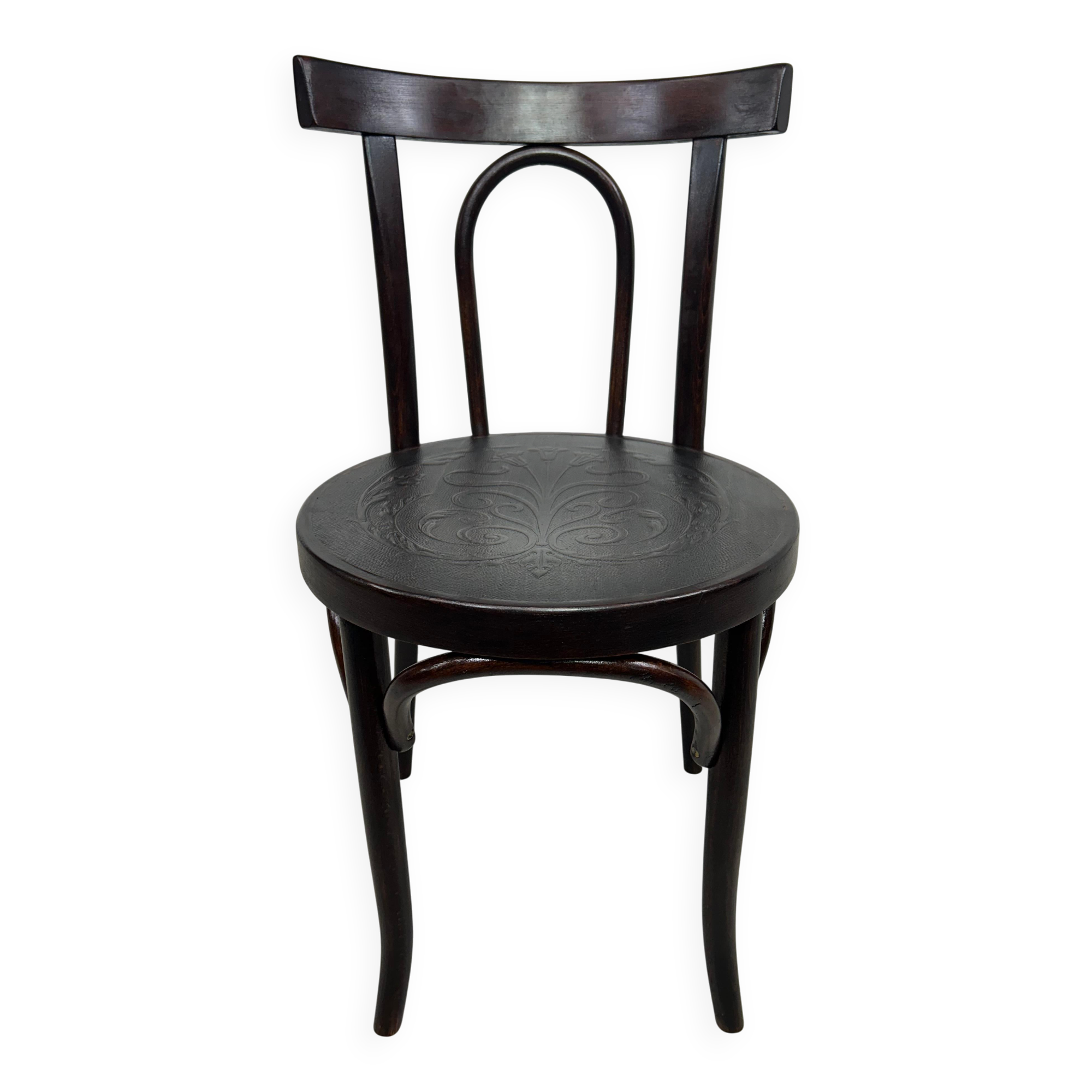 Curved dining chair