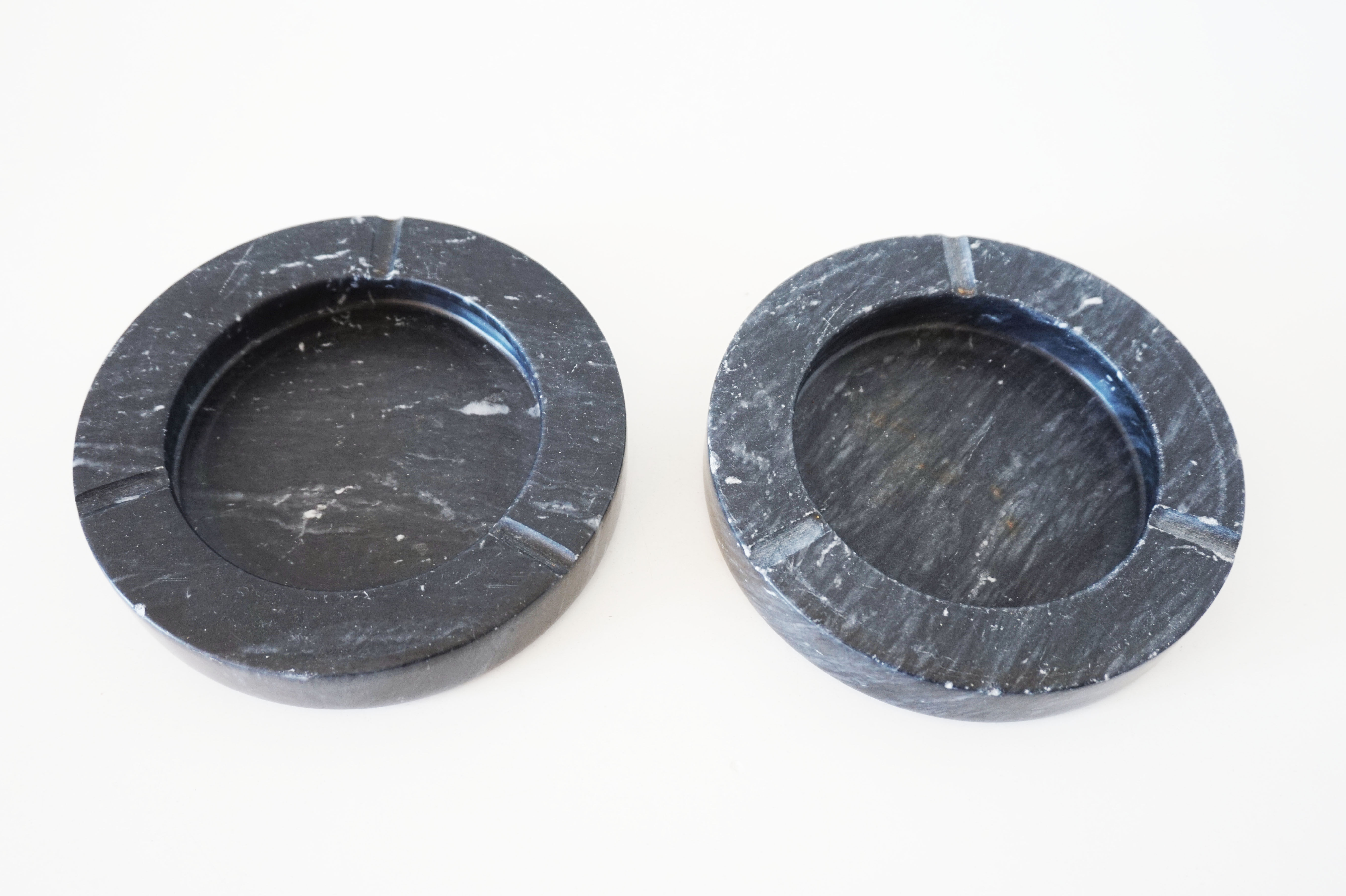 Pair of vintage ashtrays in black marble 1970