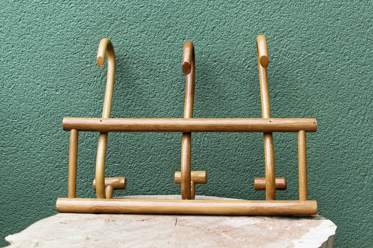 Wall-mounted coat rack in curved wood, 3 hooks