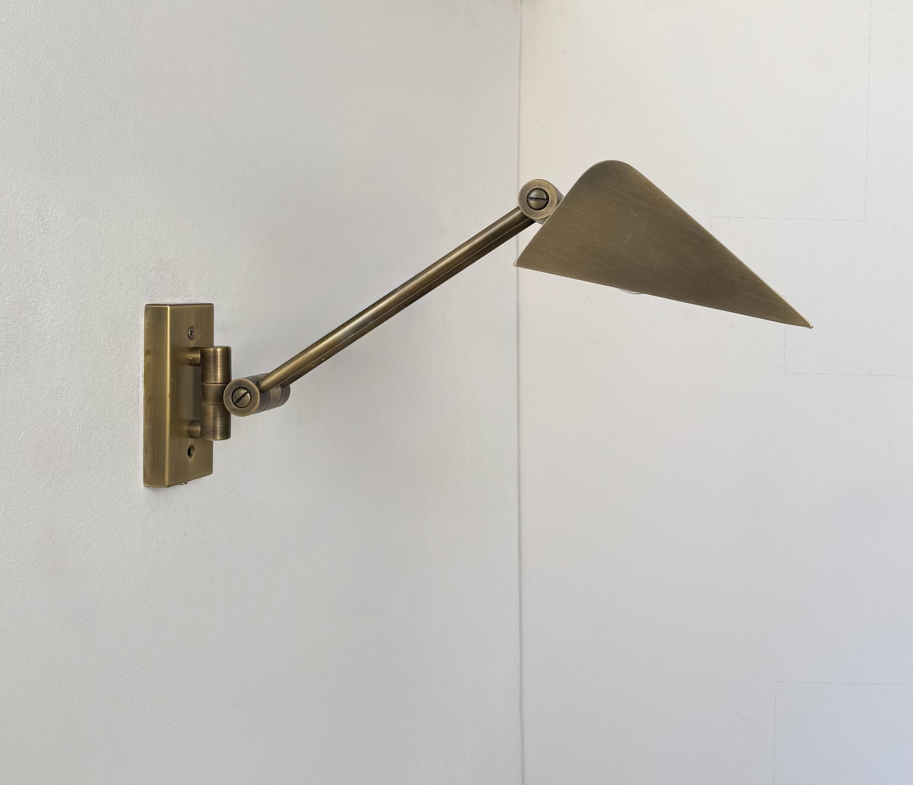 Applique vintage orientable, laiton brossé, France, 1970