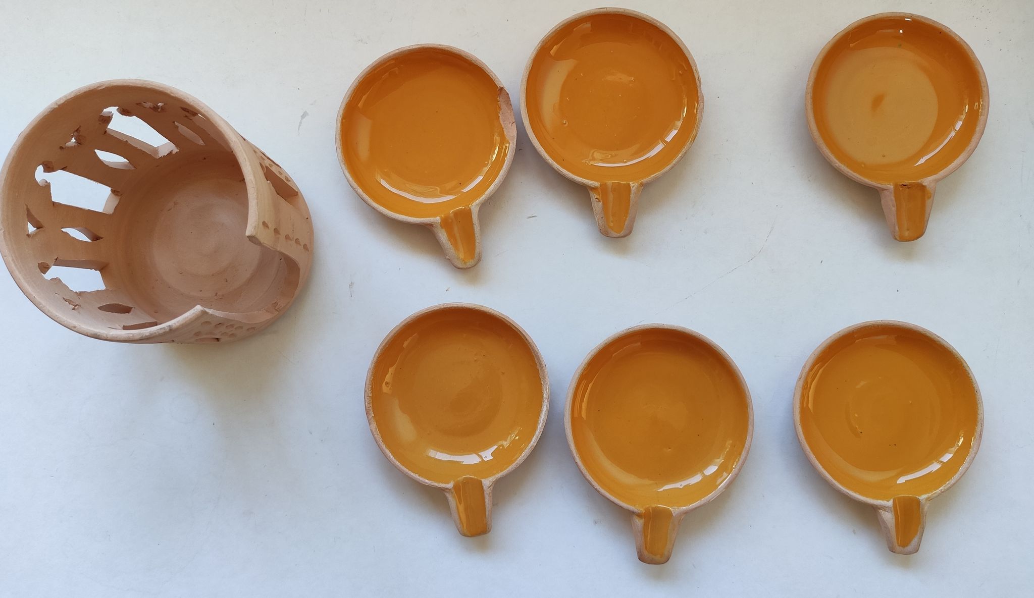 Ensemble 6 cendriers individuels de table en terre emailléejaune orange ethnique