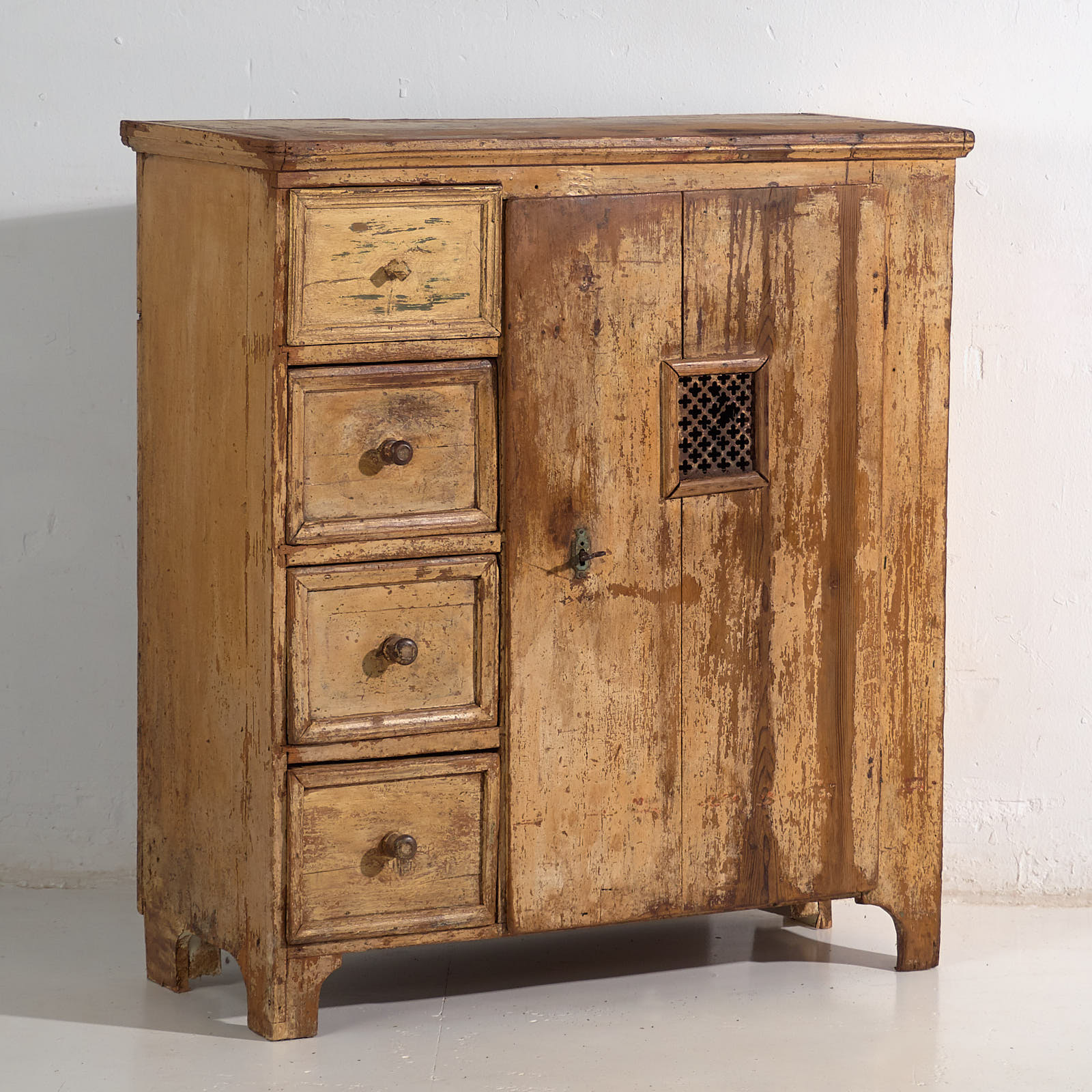 Antique kitchen cupboard (c.1920)
