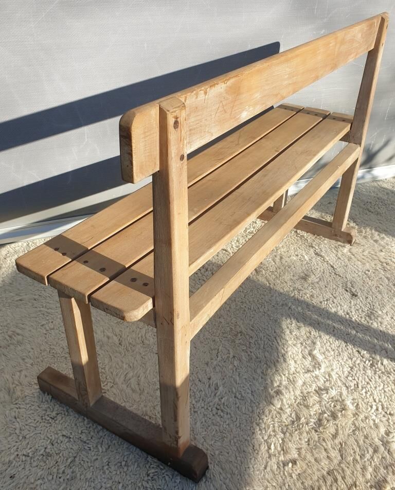 Bureau d'écolier pupitre double et son banc graffitis