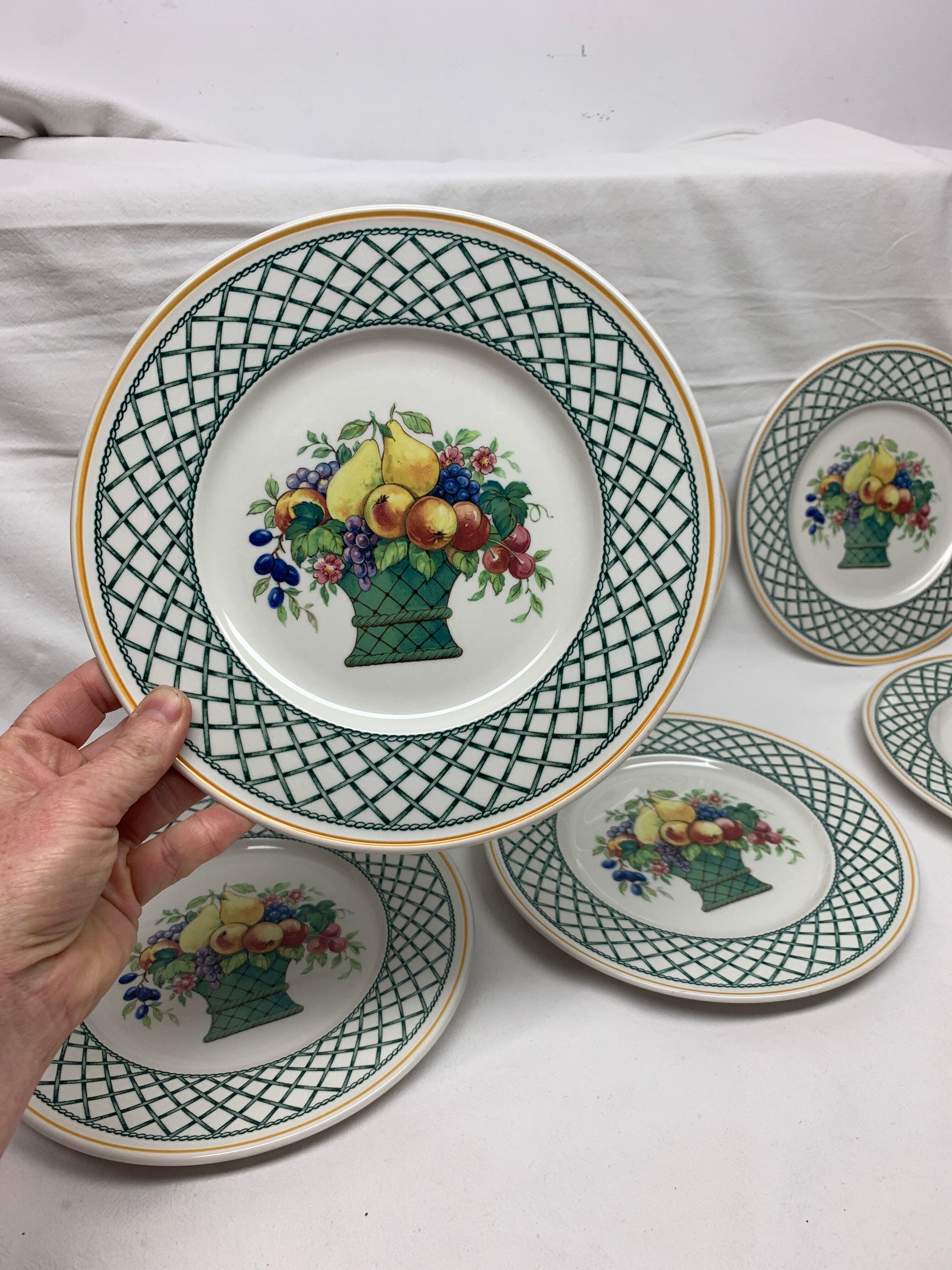 Lot 6 dessert plates villeroy & boch basket