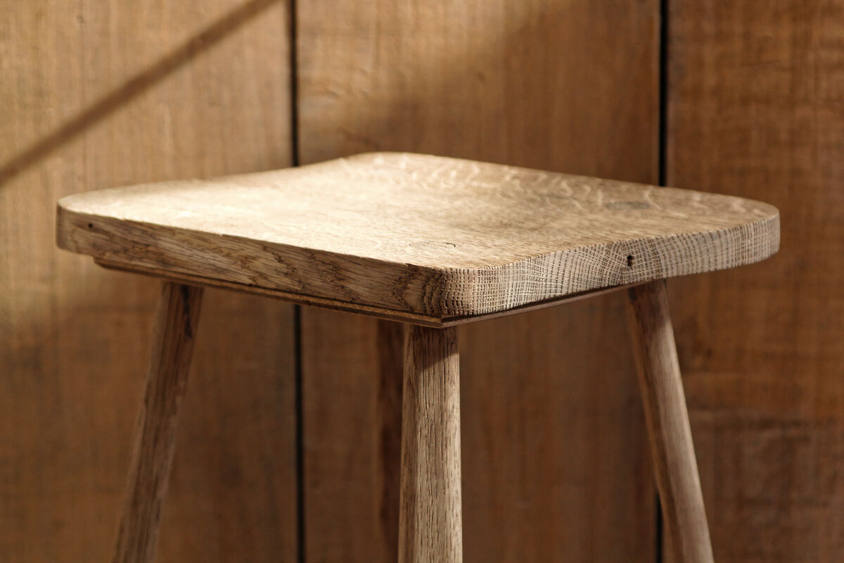 Stool feet compass
