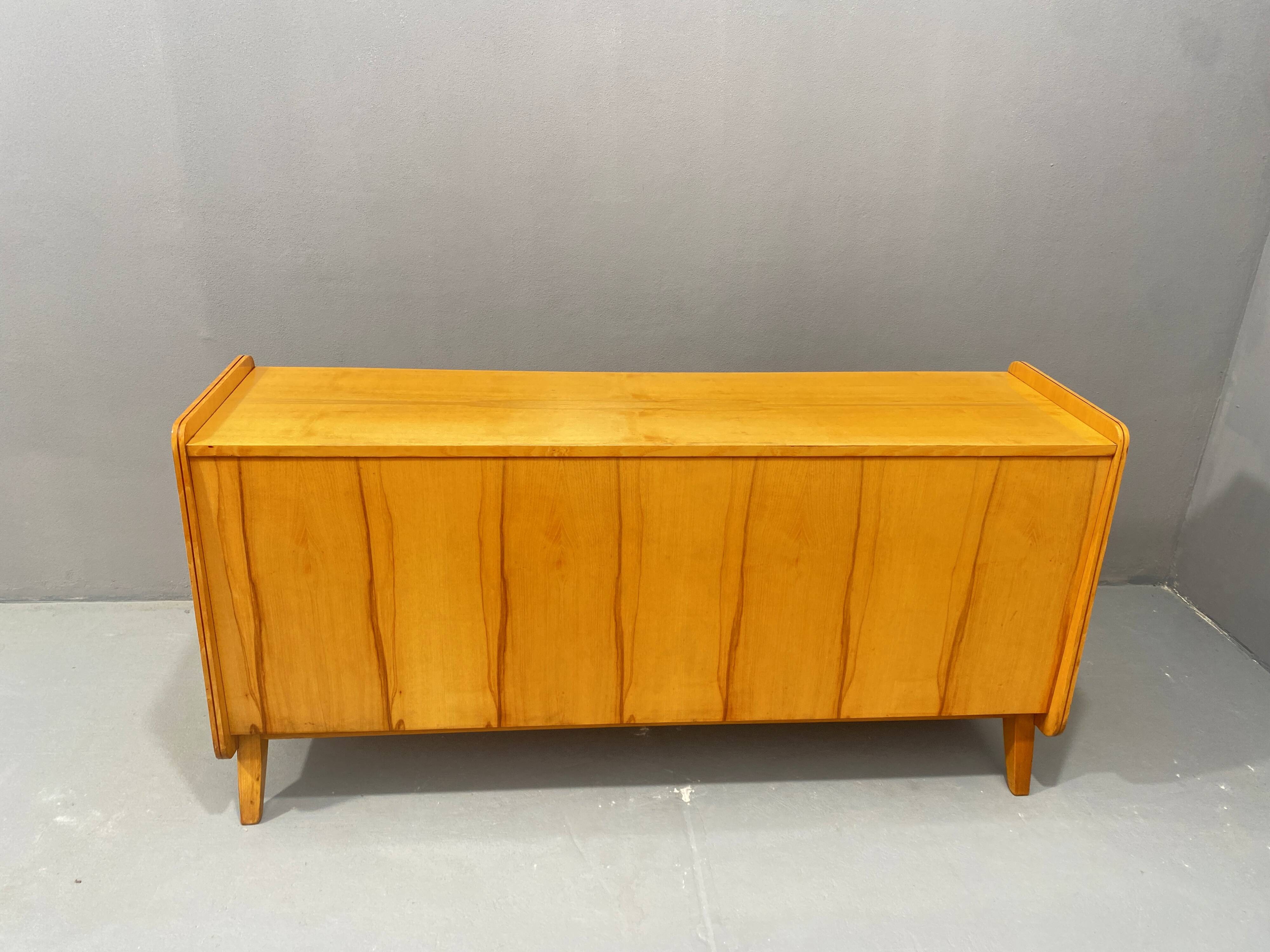 Commode vintage en bois de frêne par F.Jirák pour Tatra, 1960, Tchécoslovaquie