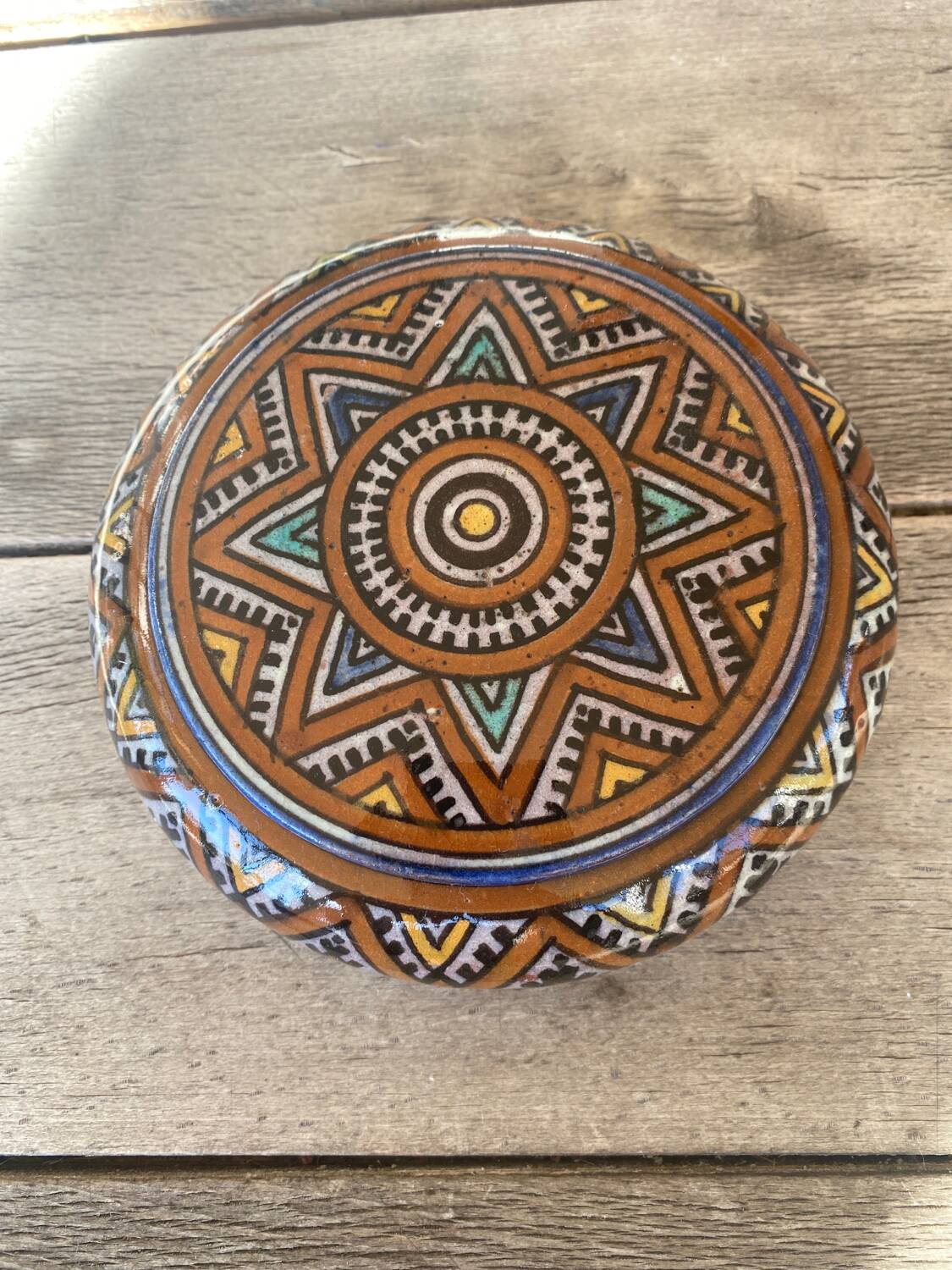 Ceramic pot with lid