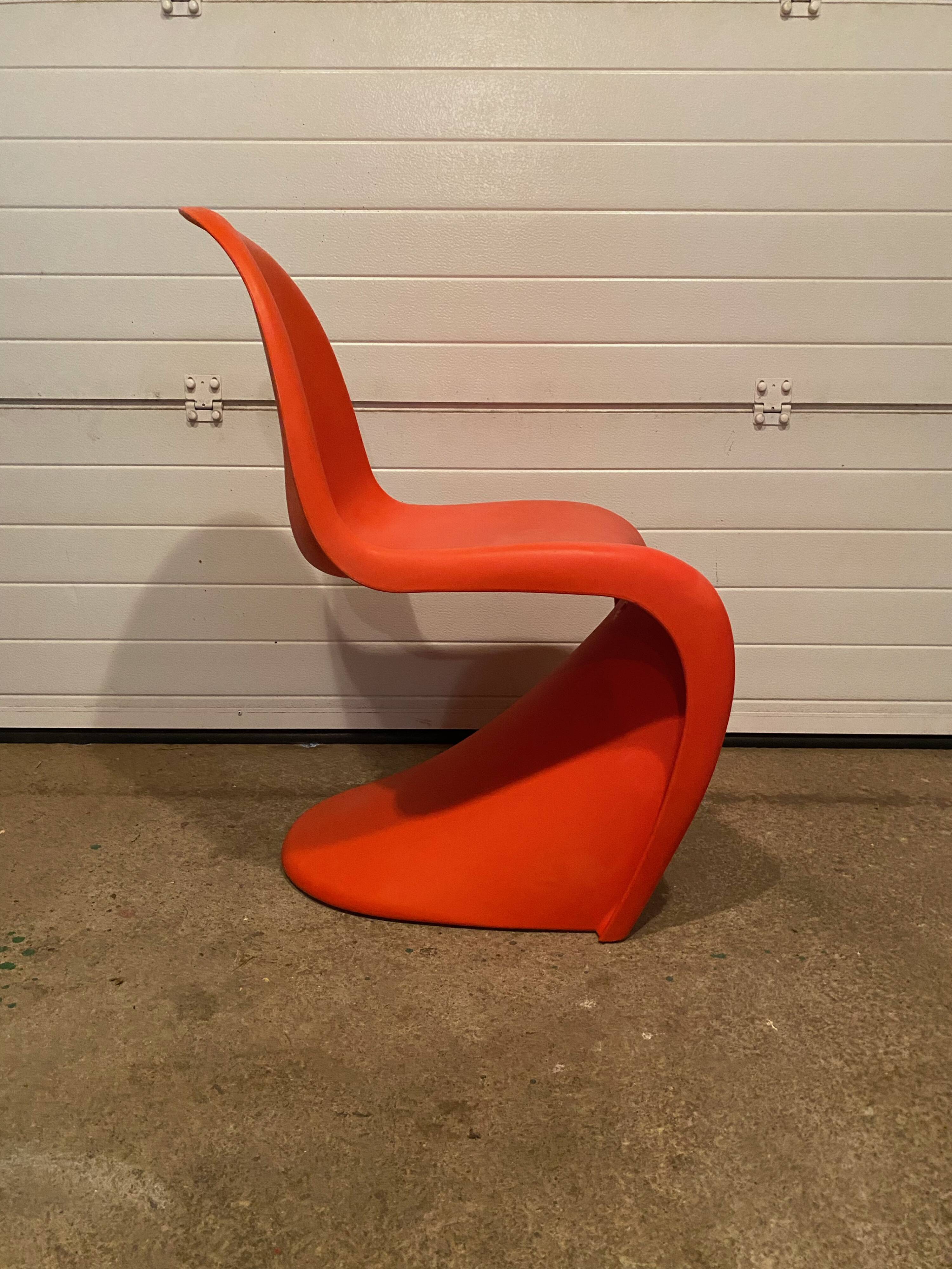 Chaise Verner Pantone