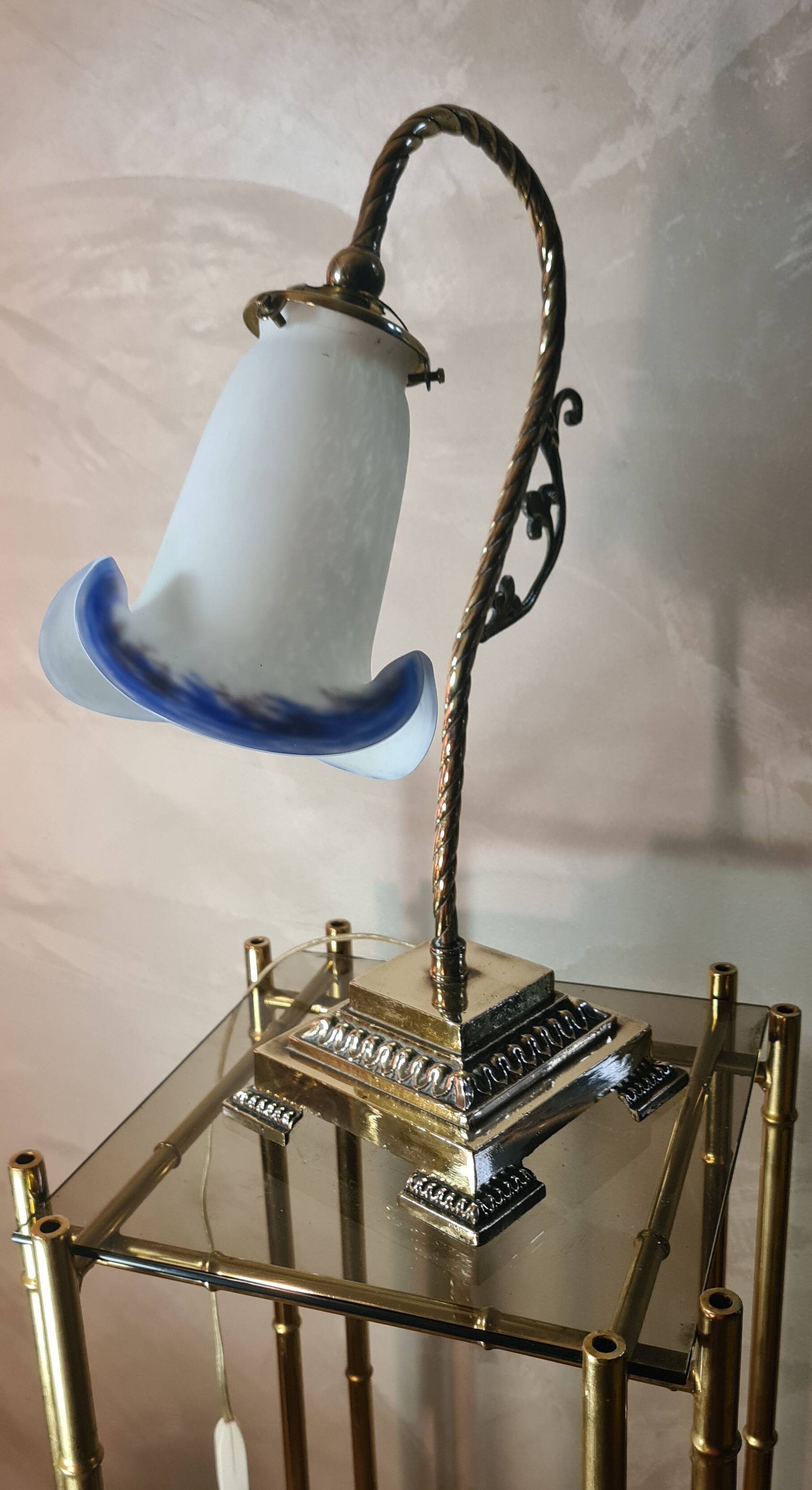 Art deco bronze lamp and its white and blue glass paste tulip 40x30