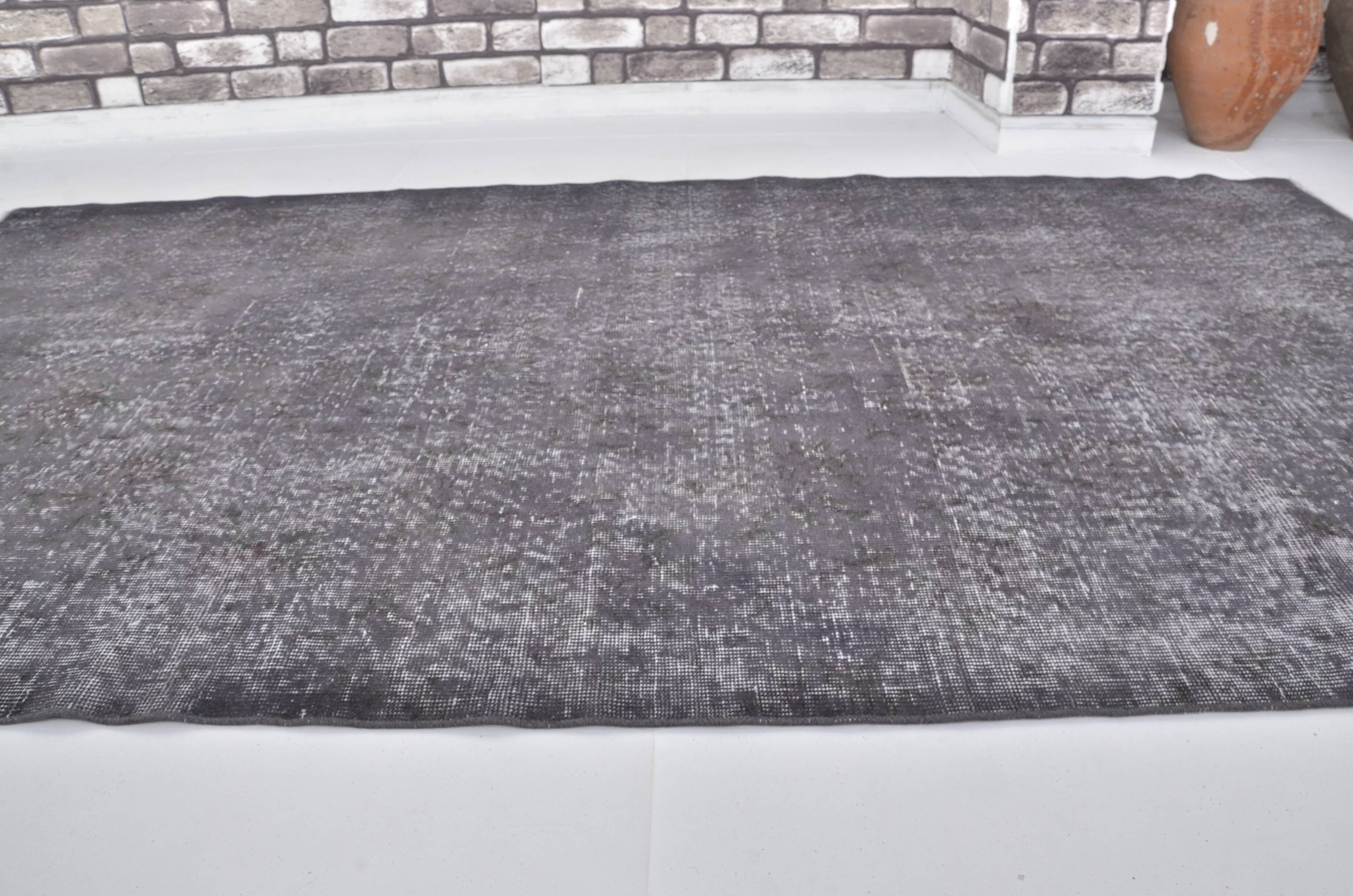 Tapis en laine grise