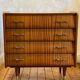 Commode vintage pieds fuseaux