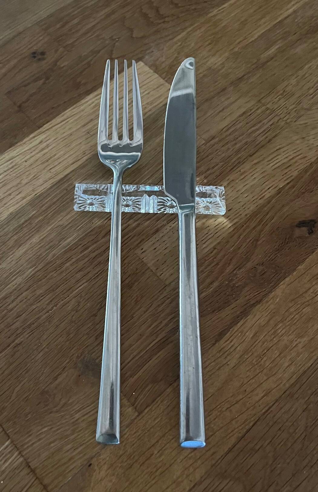Crystal cutlery holder